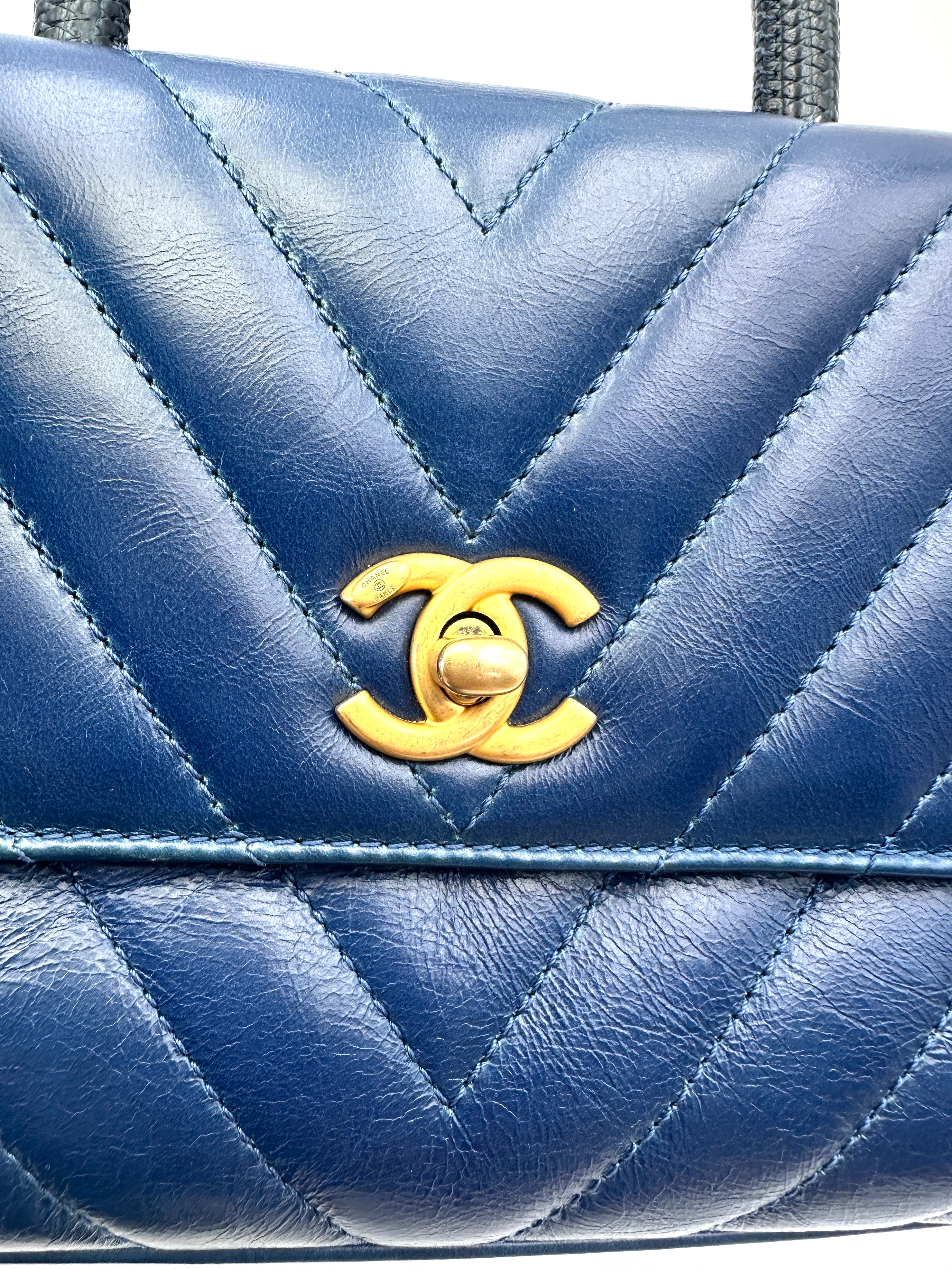 Chanel CoCo Handle Blue Chevron Quilted Leather Shoulder Bag(25***16) CC2046