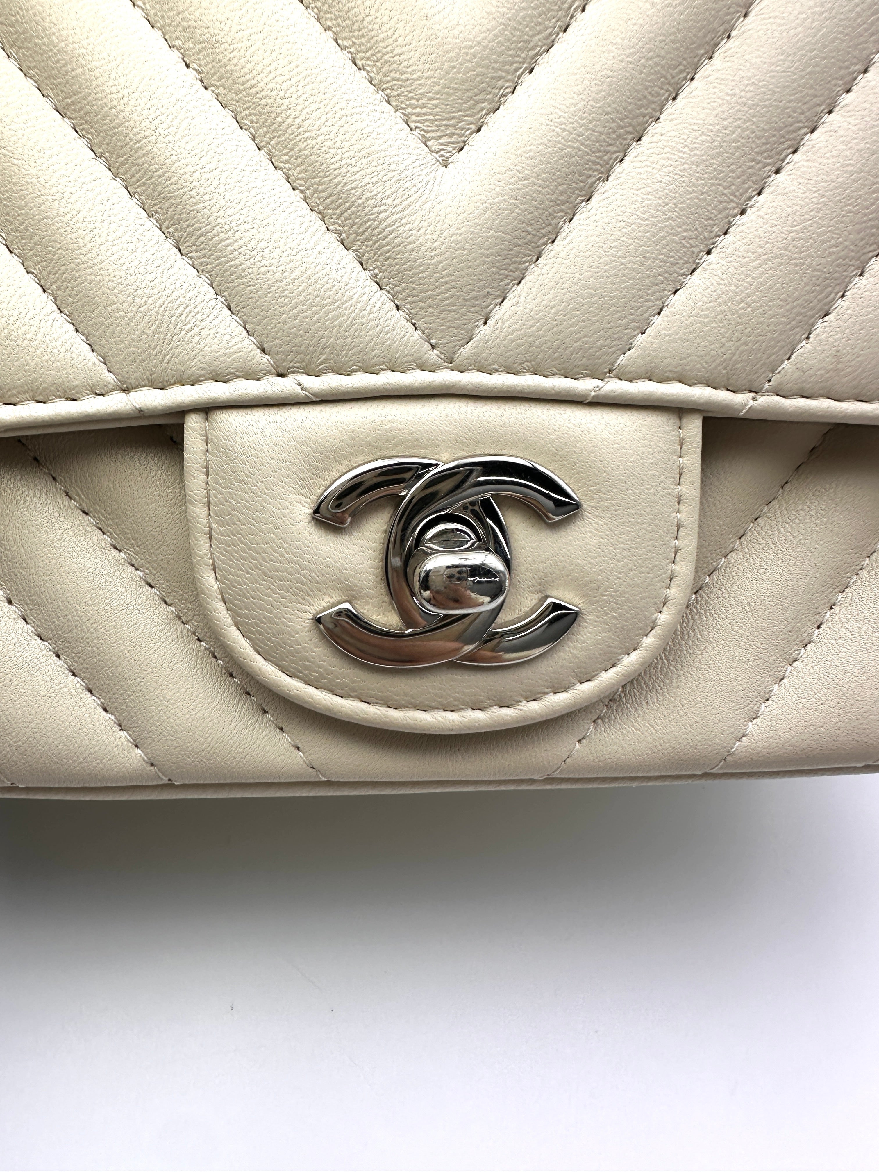 Chanel Classic Flap White Chevron Quilted Lambskin Flap Bag(30***43) IRIS234