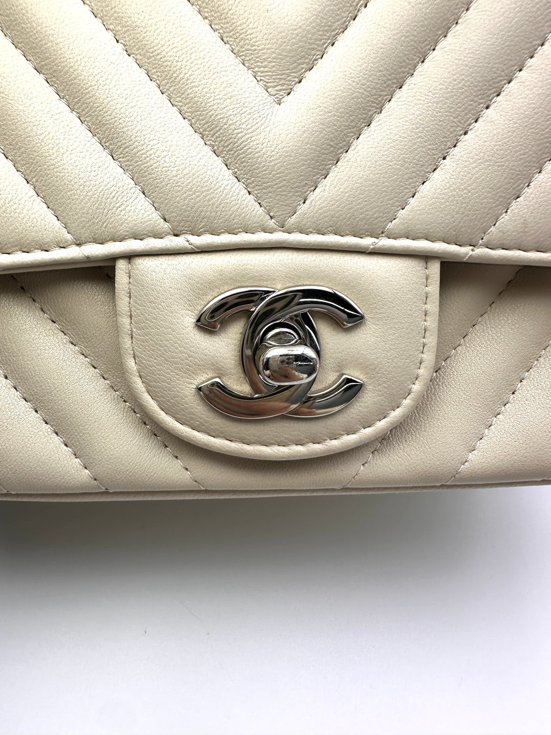 Chanel Classic Flap White Chevron Quilted Lambskin Flap Bag(30***43) IRIS234