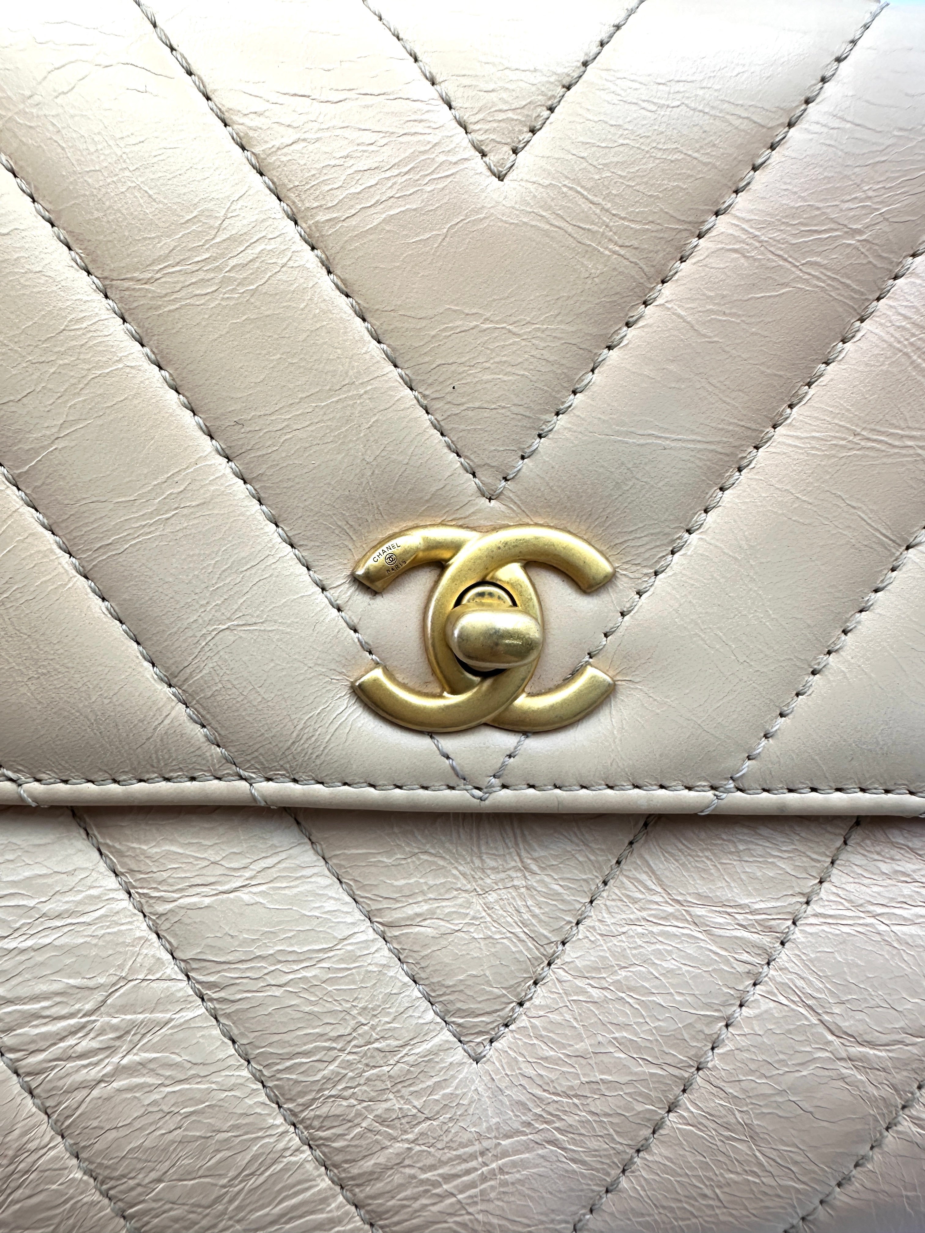 Chanel CoCo Handle Beige Chevron Quilted Leather Small Size Shoulder Bag(25***64) CC2047