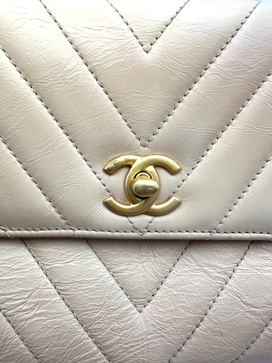 Chanel CoCo Handle Beige Chevron Quilted Leather Small Size Shoulder Bag(25***64) CC2047