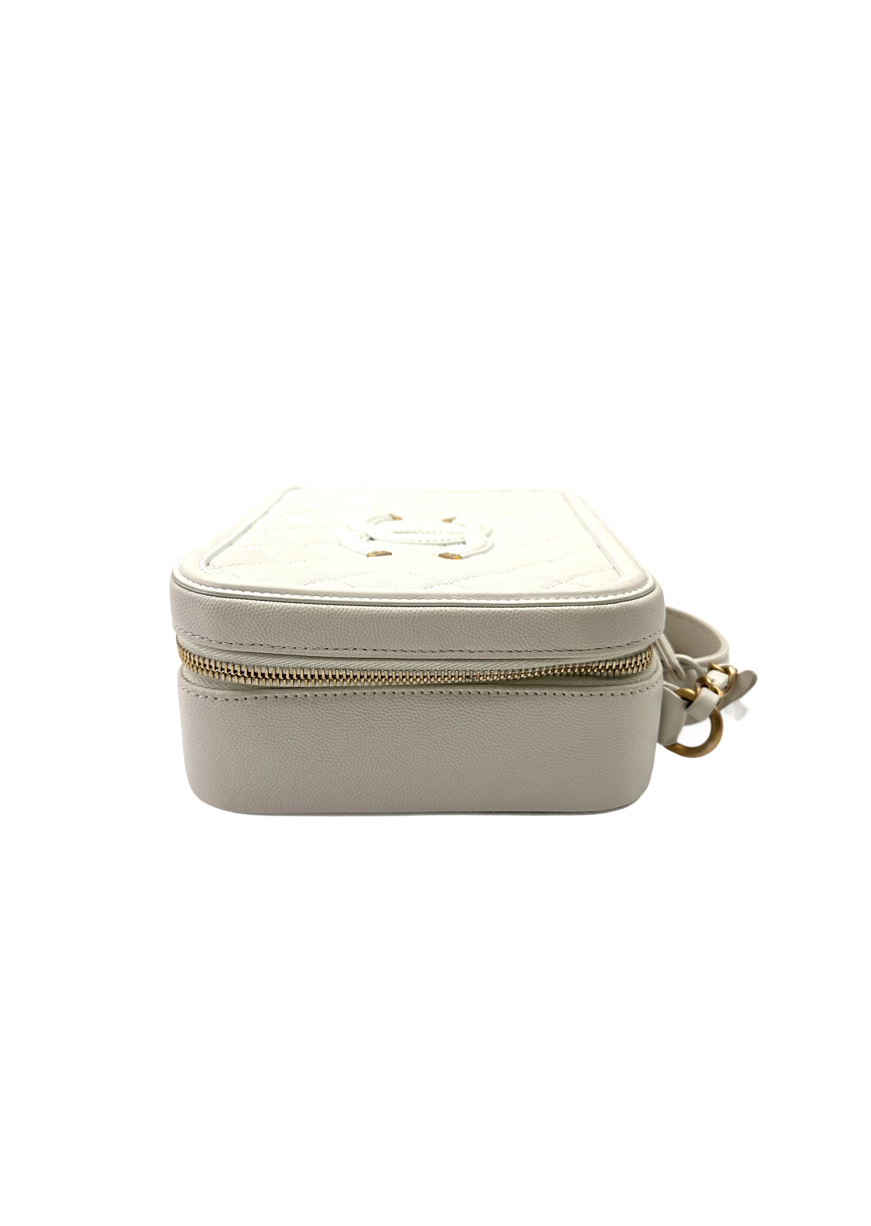 Chanel CC Filigree White Quilted Leather Top Handle Vanity Case(26***20) CC2049