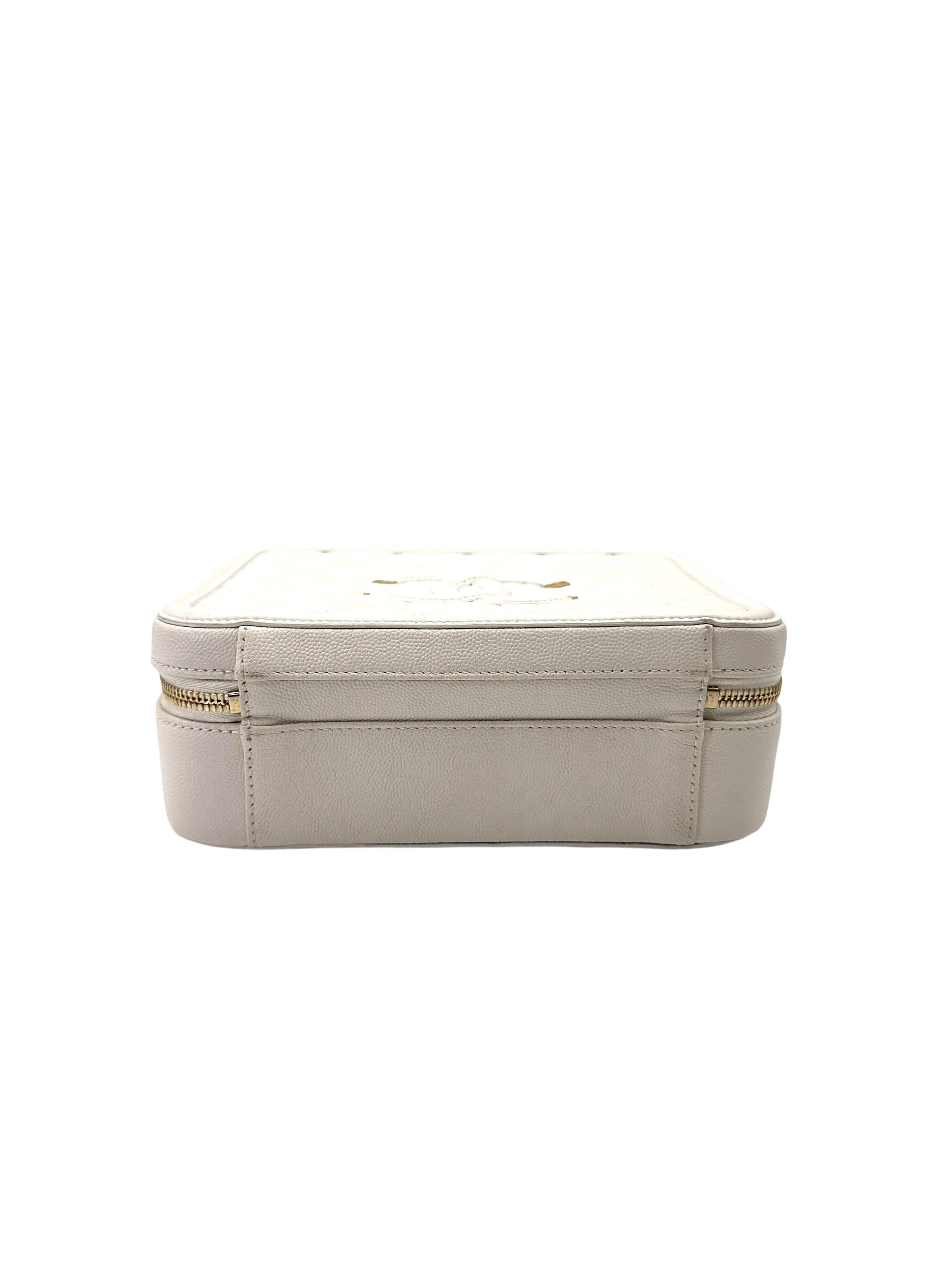 Chanel CC Filigree White Quilted Leather Top Handle Vanity Case(26***20) CC2049