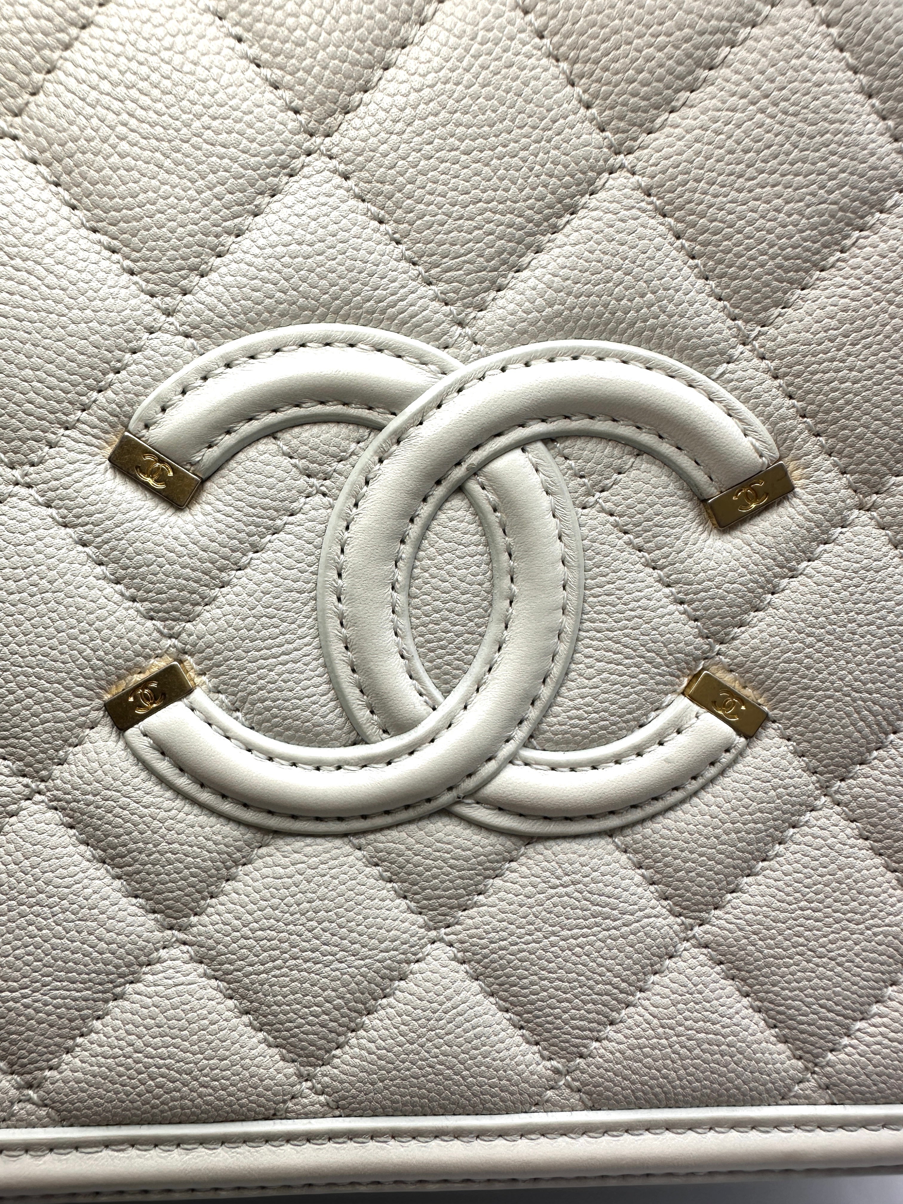 Chanel CC Filigree White Quilted Leather Top Handle Vanity Case(26***20) CC2049