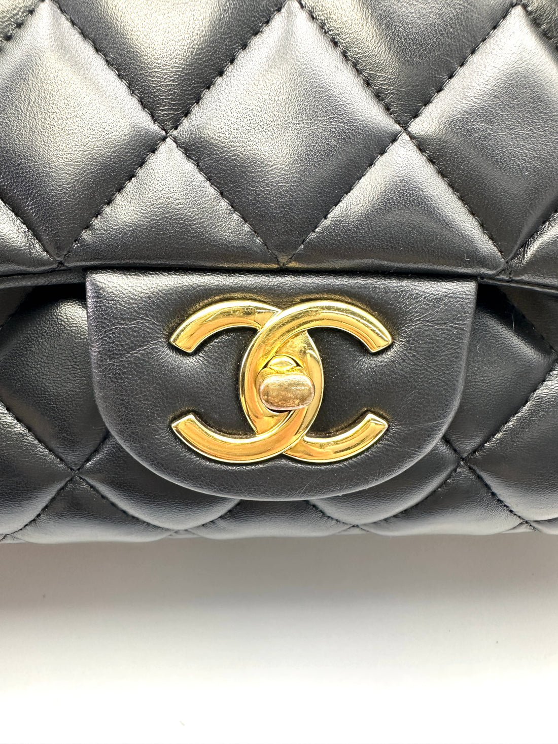 Chanel Classic Flap Black Quilted Lambskin Jumbo Shoulder Bag With Gold Buckle(14***99) CC2052