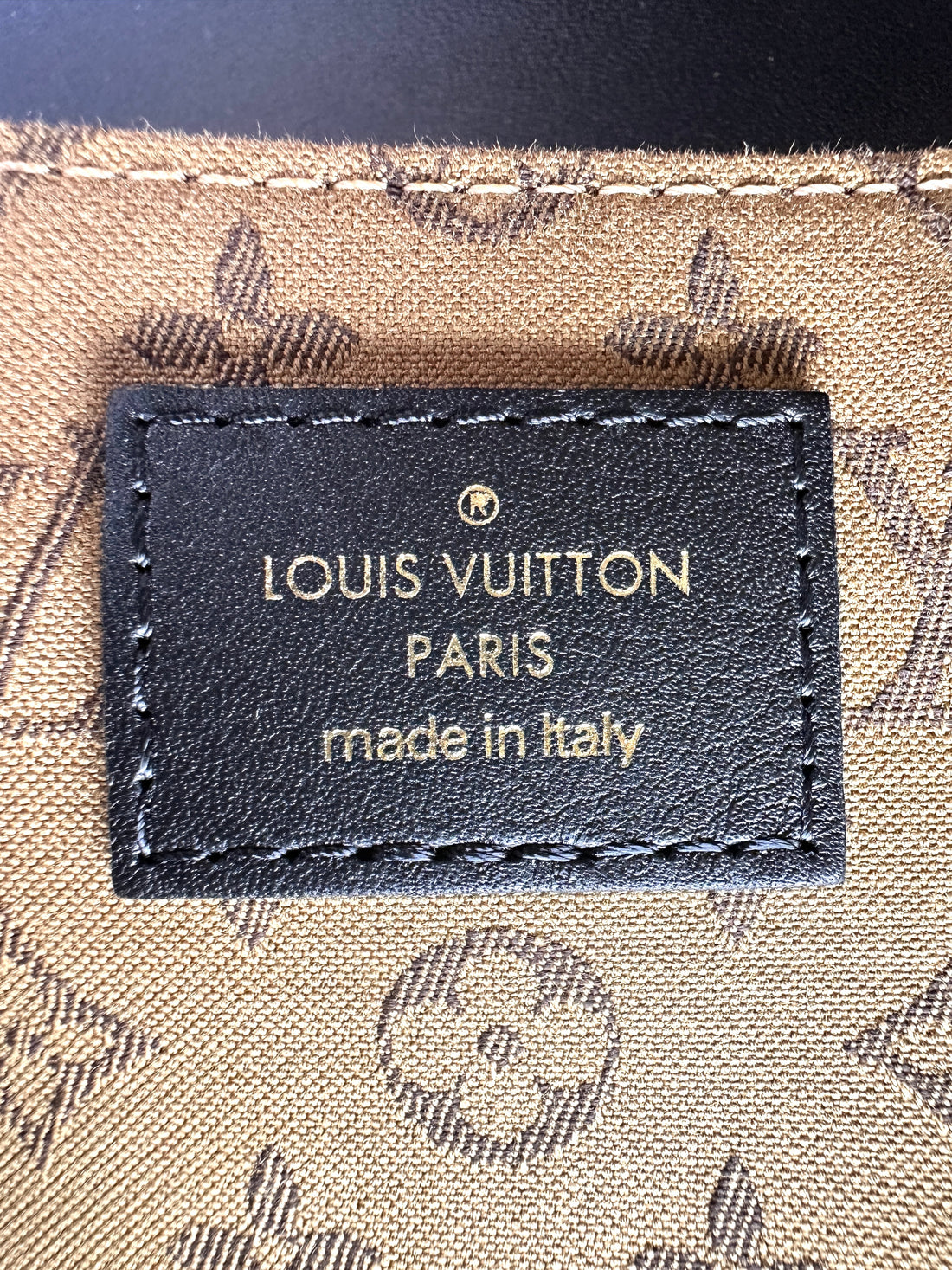 Louis Vuitton Rendez-Vous Black Leather Shoulder Bag With Gold Hardware LV2890