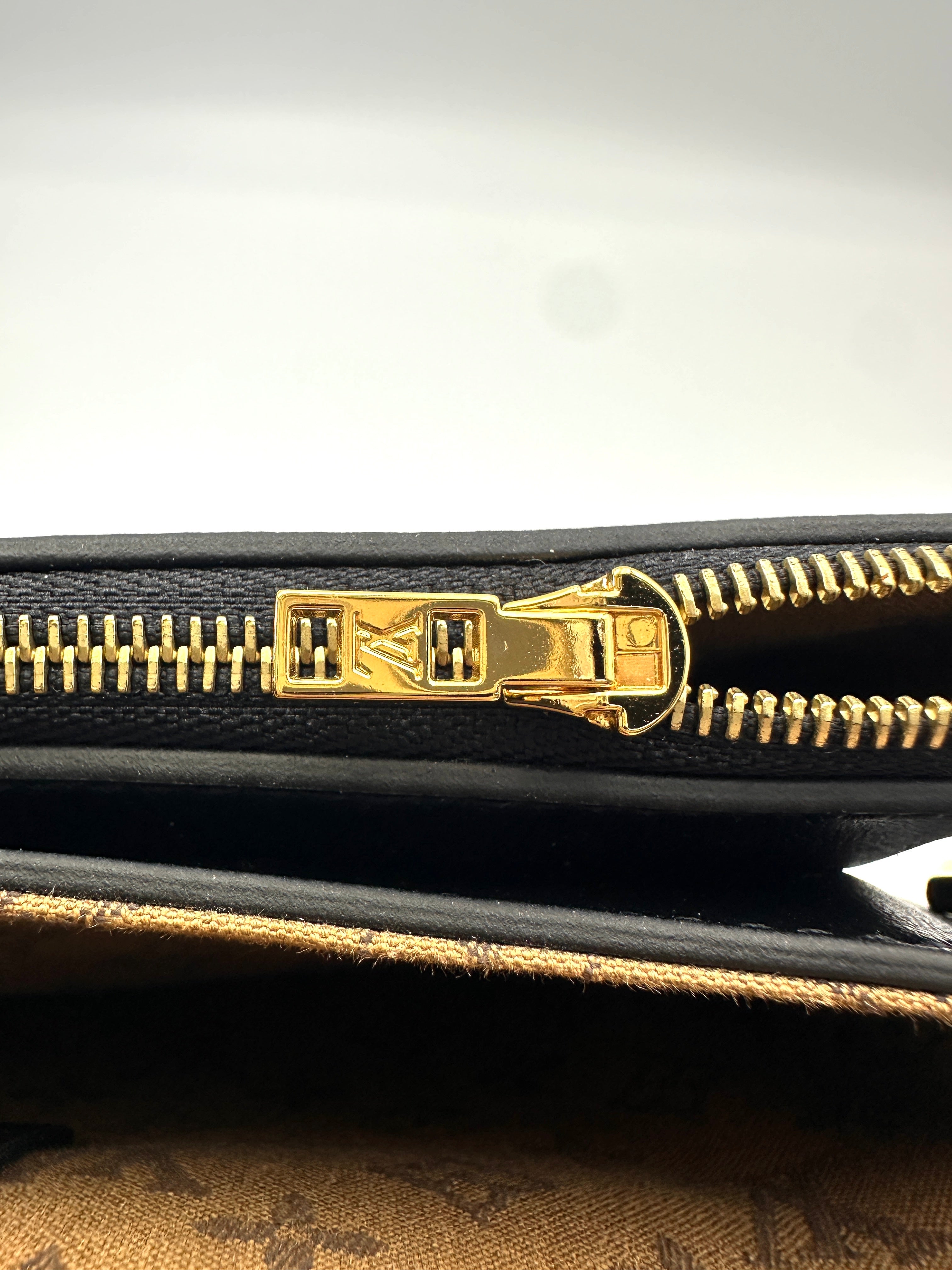 Louis Vuitton Rendez-Vous Black Leather Shoulder Bag With Gold Hardware LV2890