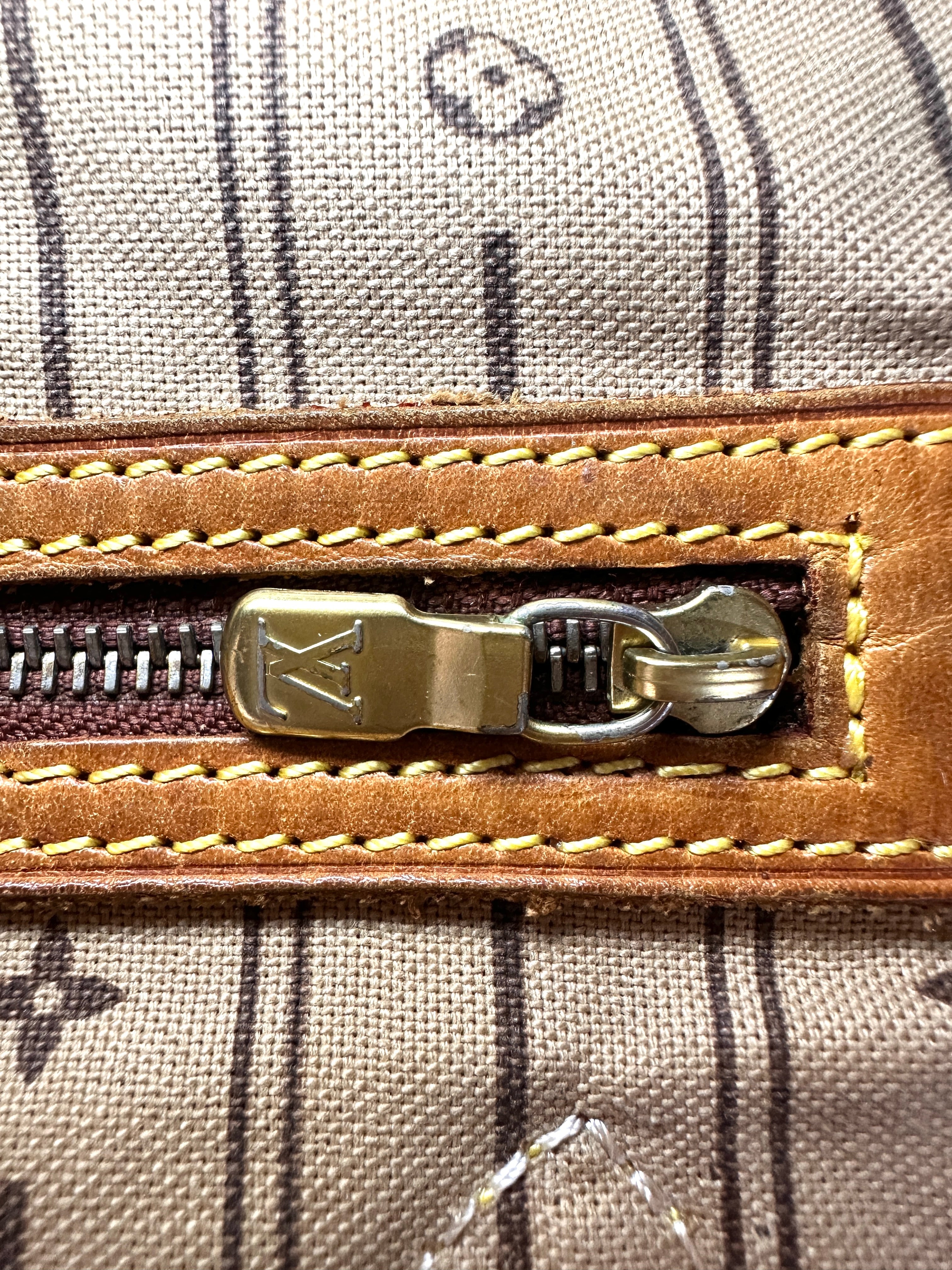Louis Vuitton Neverfull MM Monogram Canvas Handle Bag LV2897