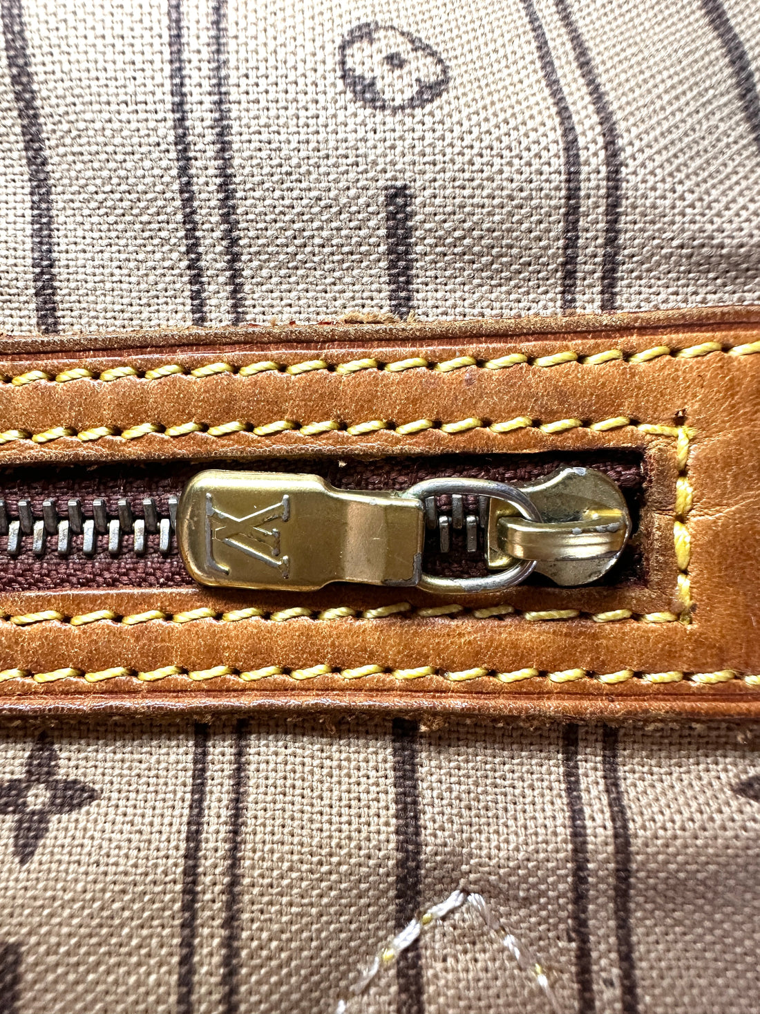 Louis Vuitton Neverfull MM Monogram Canvas Handle Bag LV2897