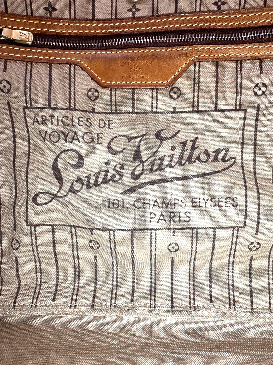 Louis Vuitton Neverfull MM Monogram Canvas Handle Bag LV2897