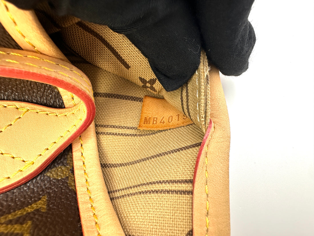 Louis Vuitton Neverfull MM Monogram Canvas Handle Bag LV2897