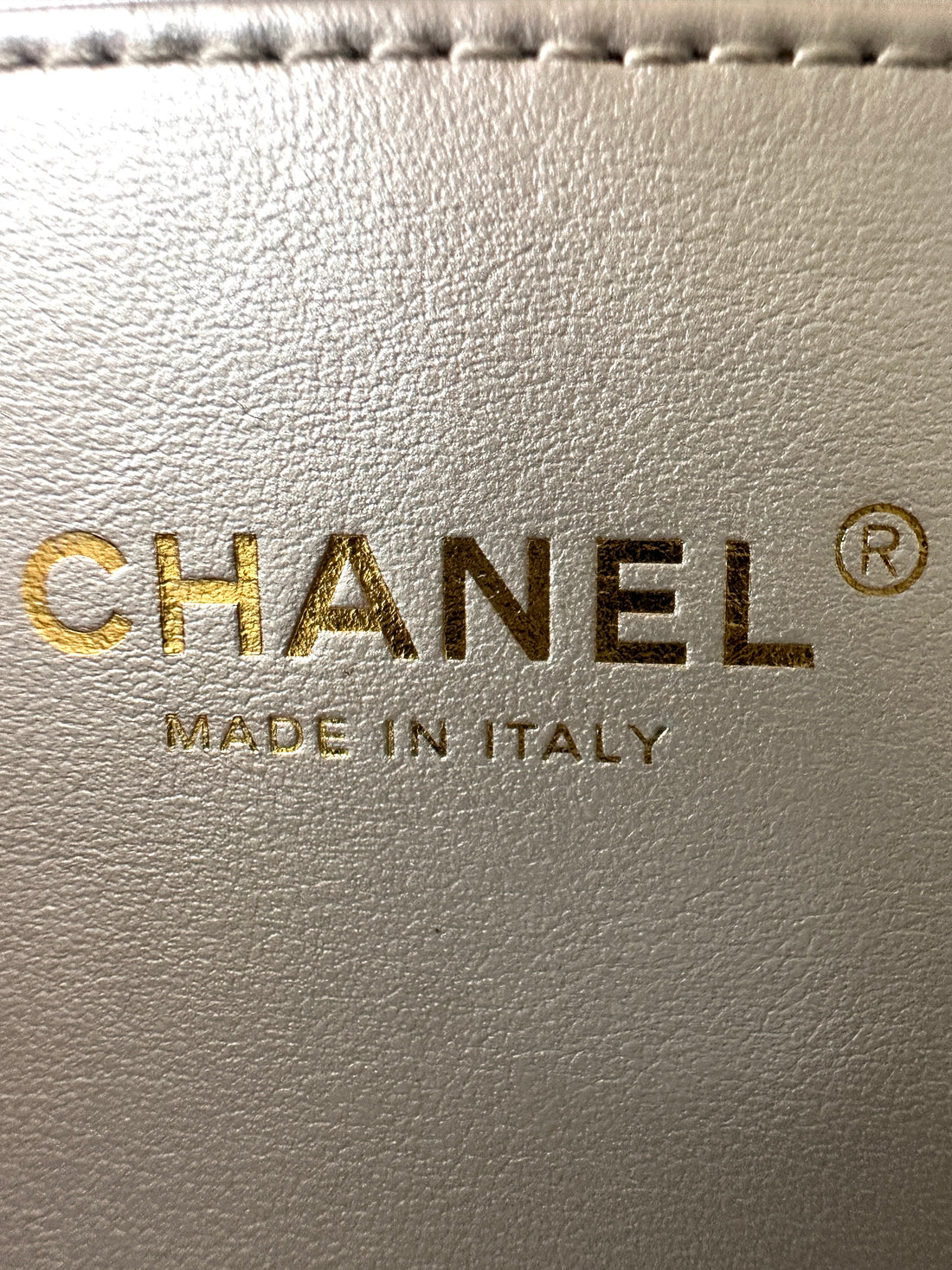 Chanel 23P White Quilted Leather Rainbow Handle Bag(U9***GH) CC2071