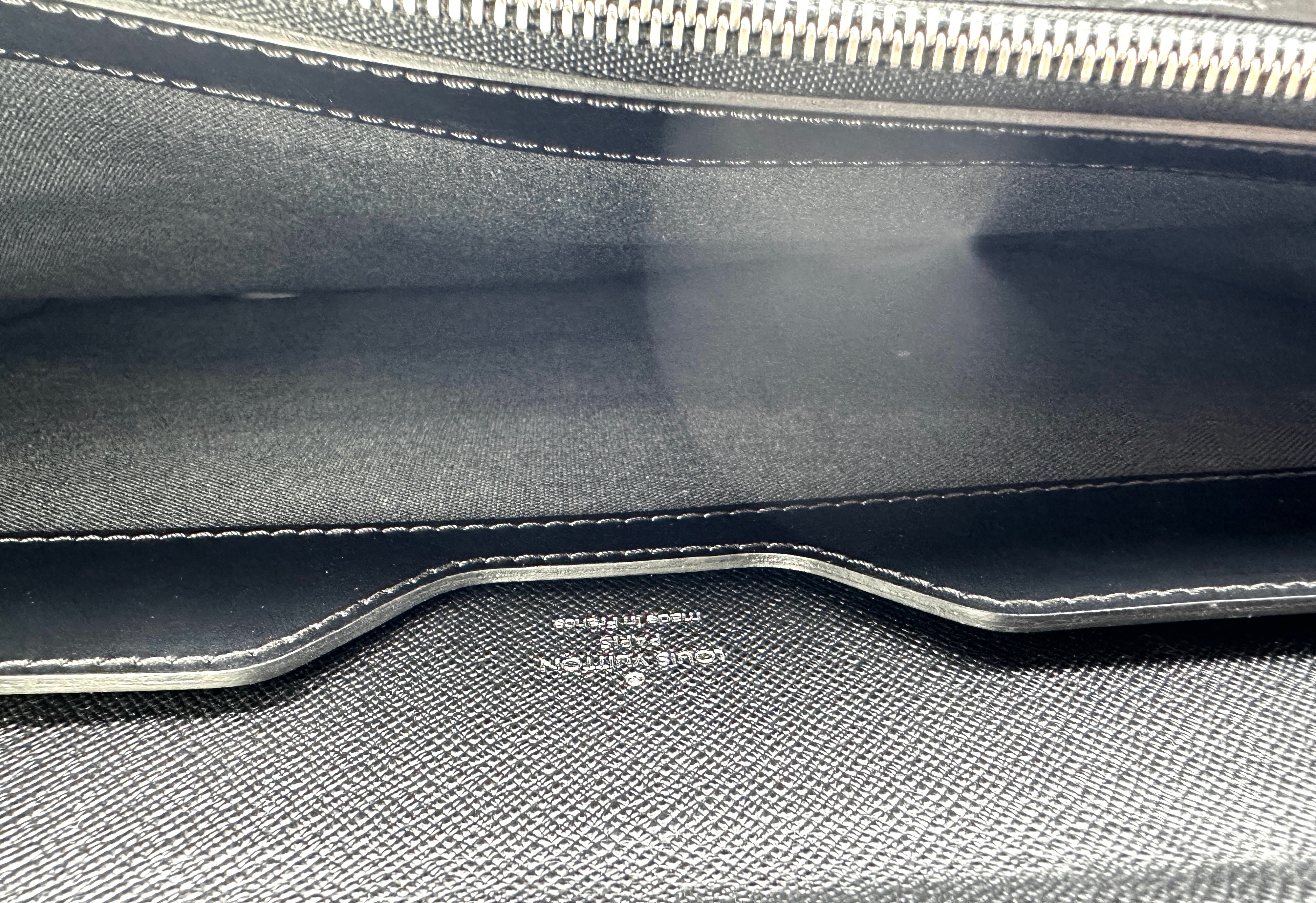 Louis Vuitton Taiga Leather Business Bag LV2902