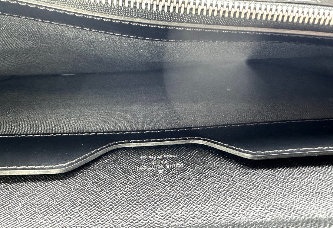 Louis Vuitton Taiga Leather Business Bag LV2902