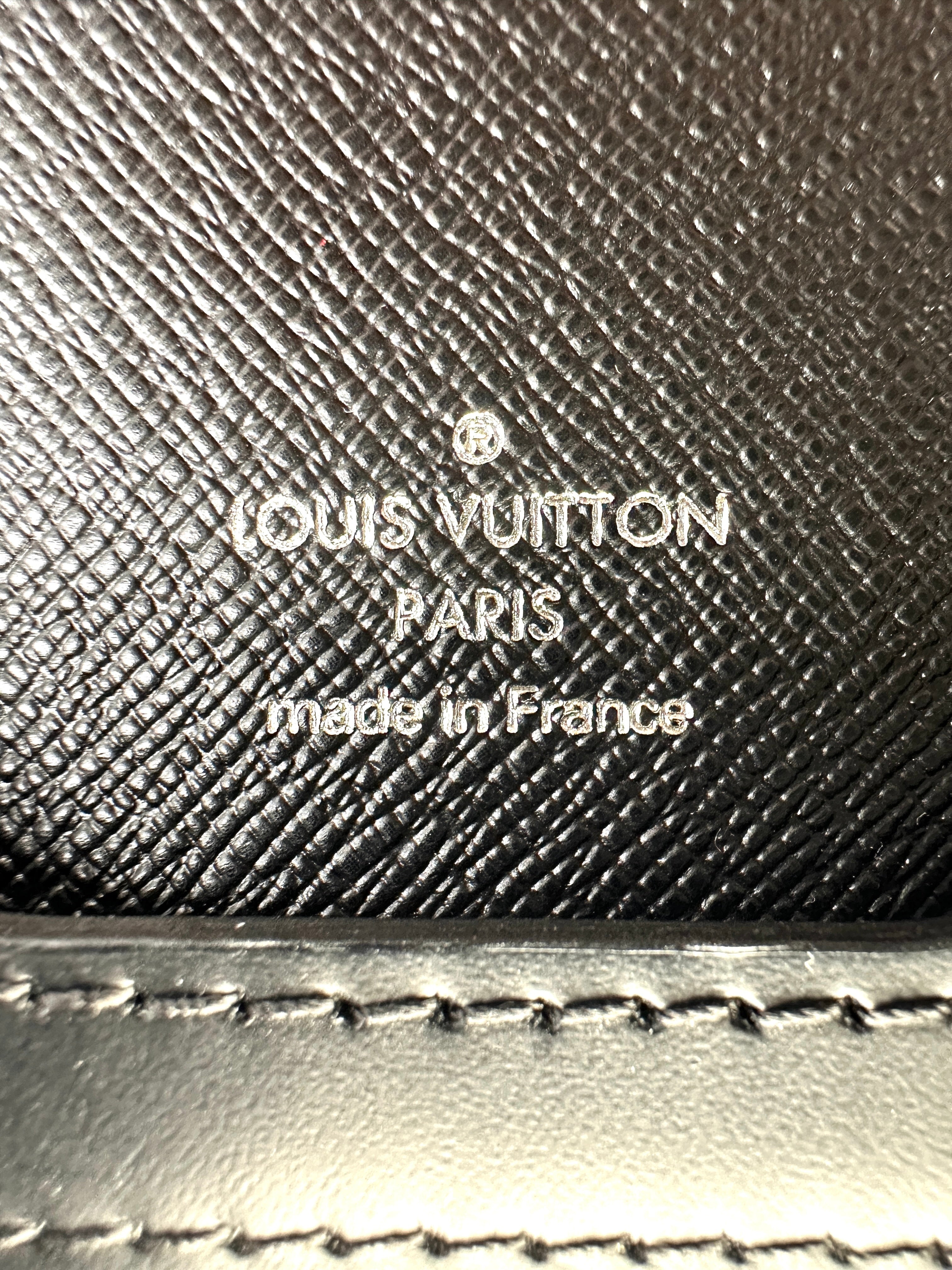 Louis Vuitton Taiga Leather Business Bag LV2902