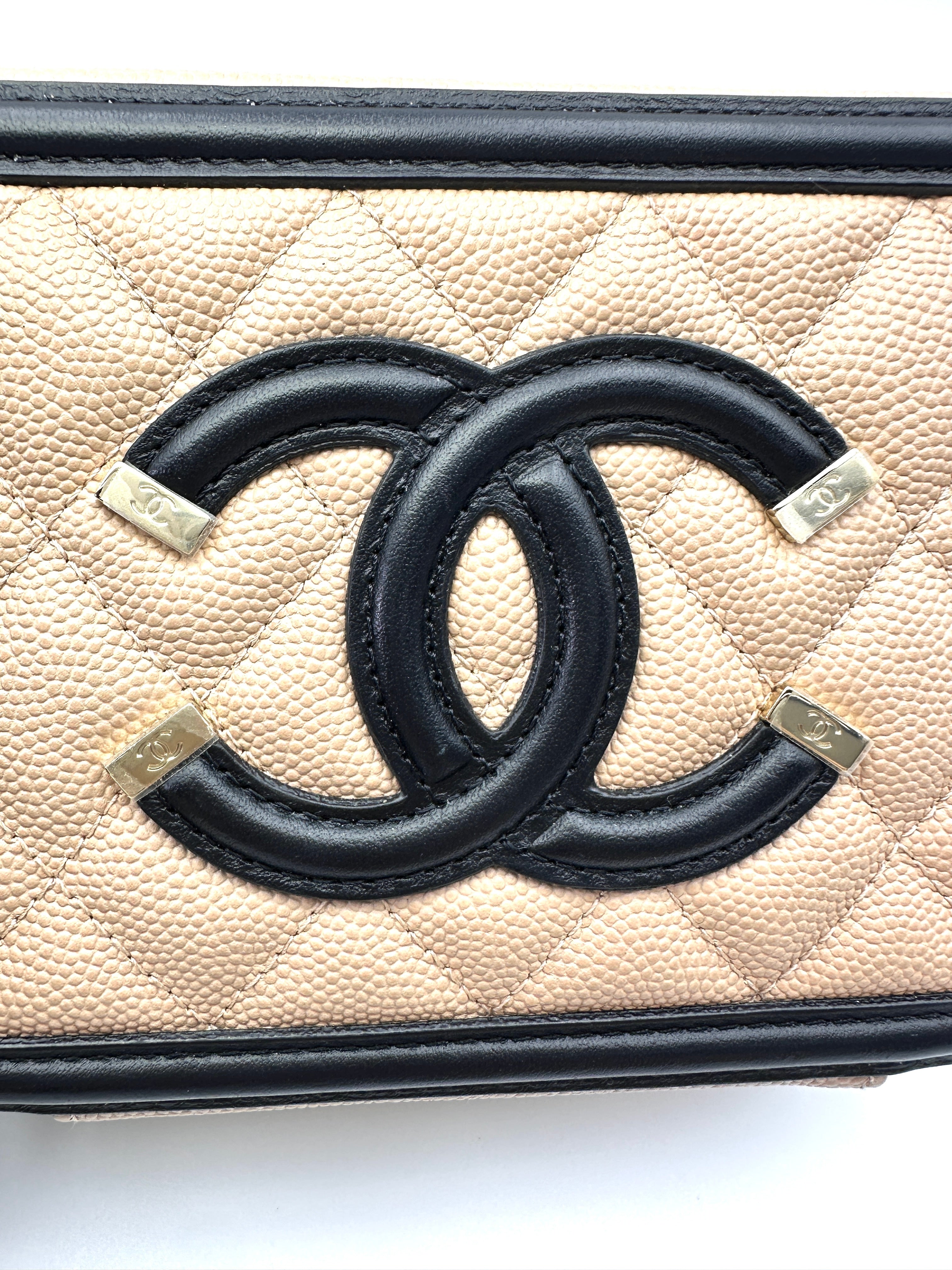 Chanel CC Filigree Beige/Black Quilted Leather Mini Vanity Case(29***96) CC2074