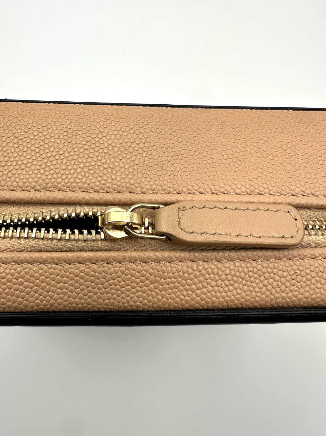 Chanel CC Filigree Beige/Black Quilted Leather Mini Vanity Case(29***96) CC2074