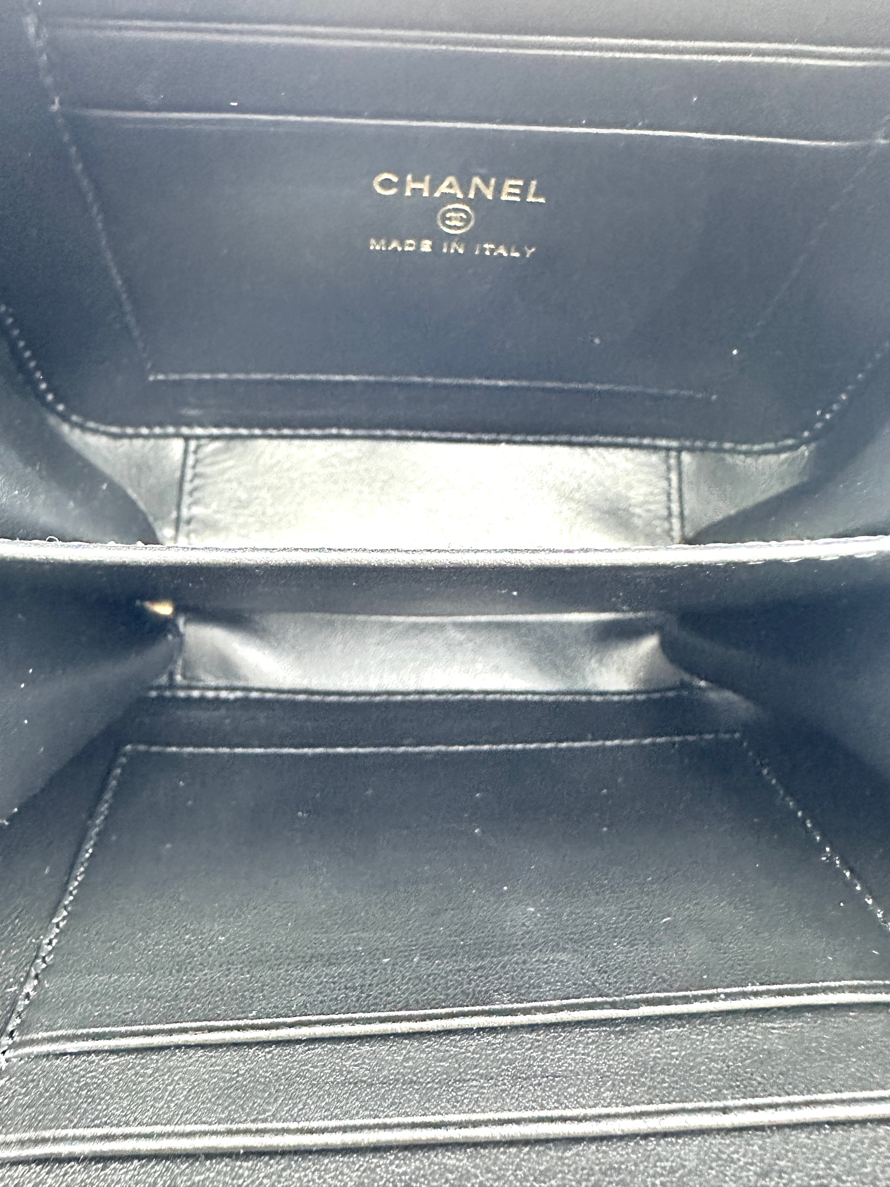 Chanel CC Filigree Beige/Black Quilted Leather Mini Vanity Case(29***96) CC2074