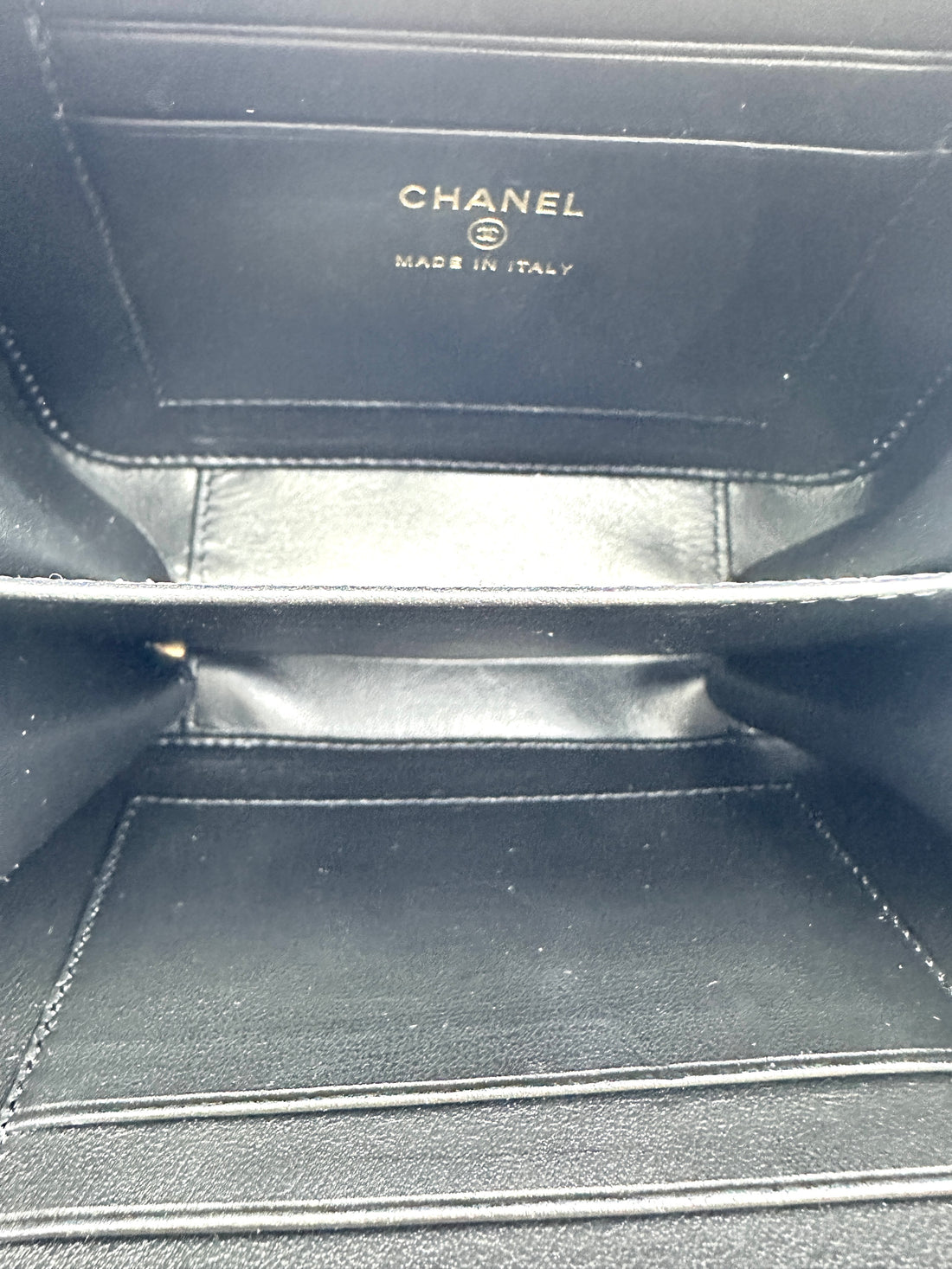 Chanel CC Filigree Beige/Black Quilted Leather Mini Vanity Case(29***96) CC2074