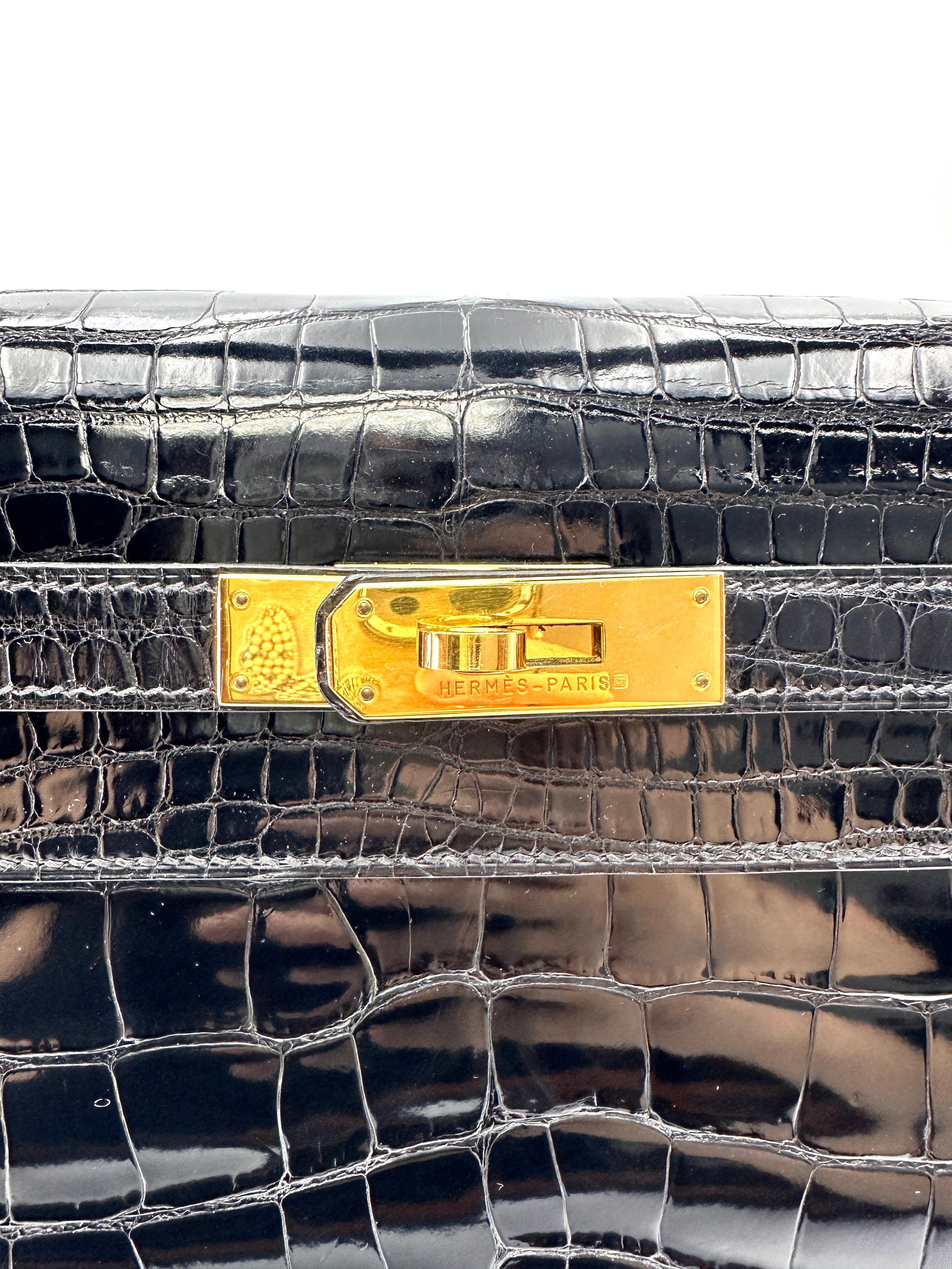 Hermes Kelly32 Black Shiny Crocodile Leather Top Handle Bag With Gold Hardware HR117