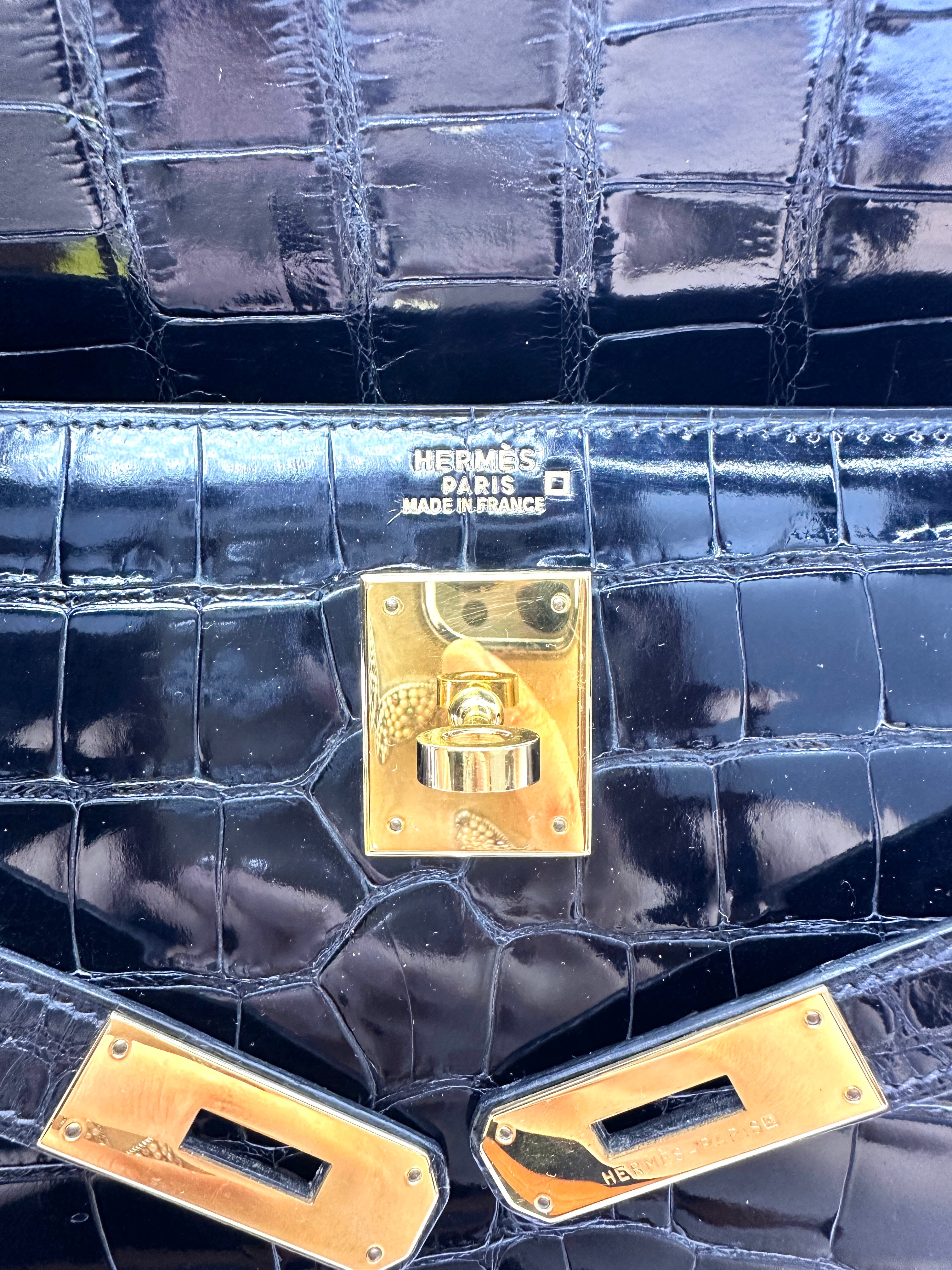Hermes Kelly32 Black Shiny Crocodile Leather Top Handle Bag With Gold Hardware HR117