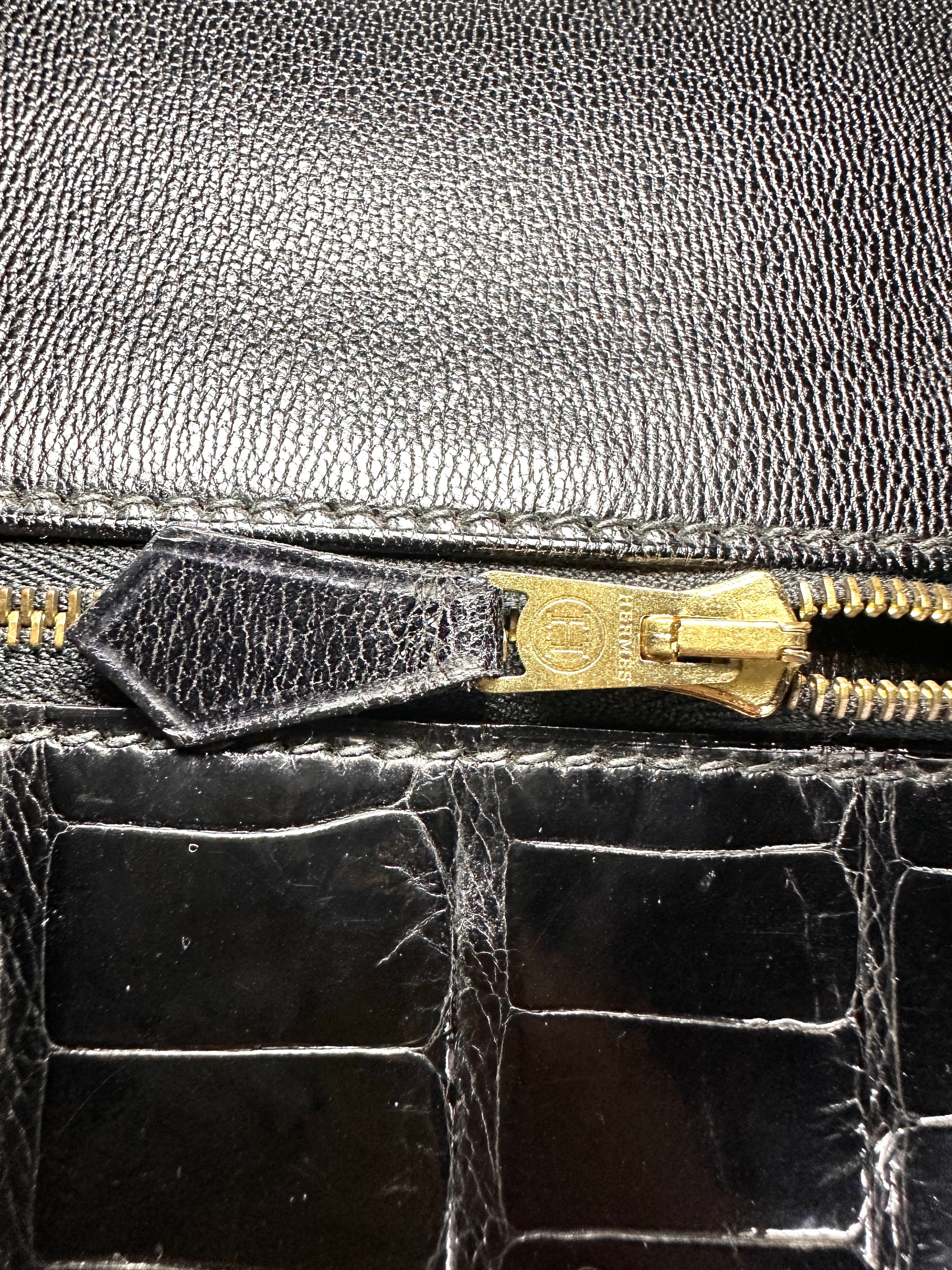 Hermes Kelly32 Black Shiny Crocodile Leather Top Handle Bag With Gold Hardware HR117