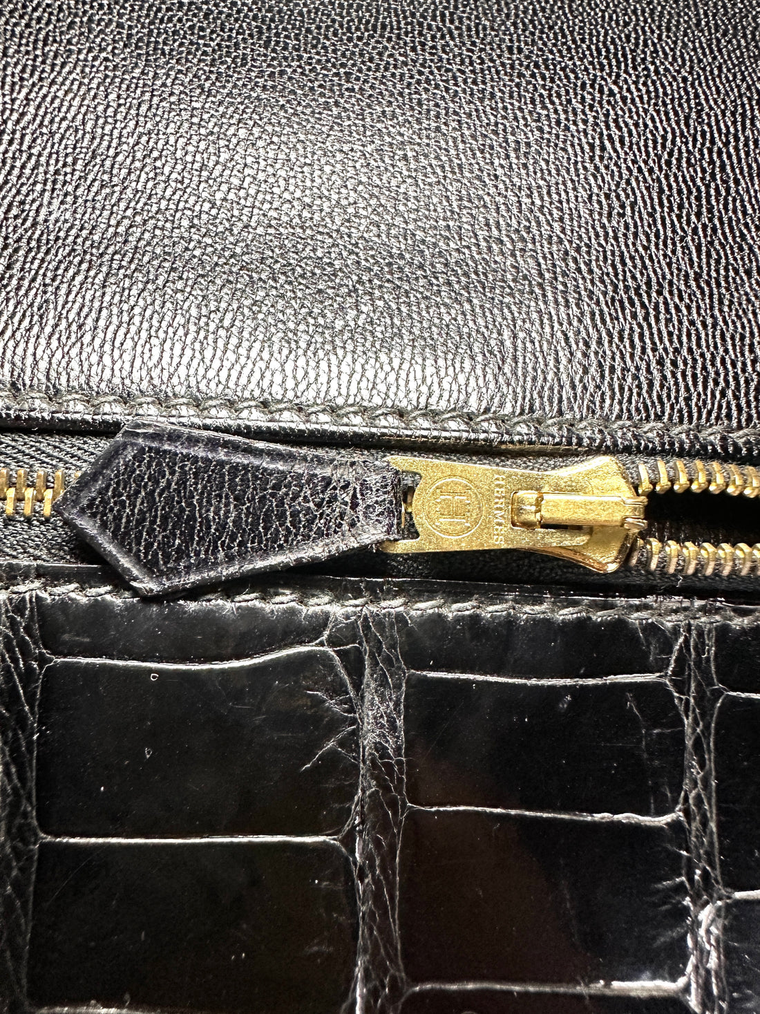 Hermes Kelly32 Black Shiny Crocodile Leather Top Handle Bag With Gold Hardware HR117
