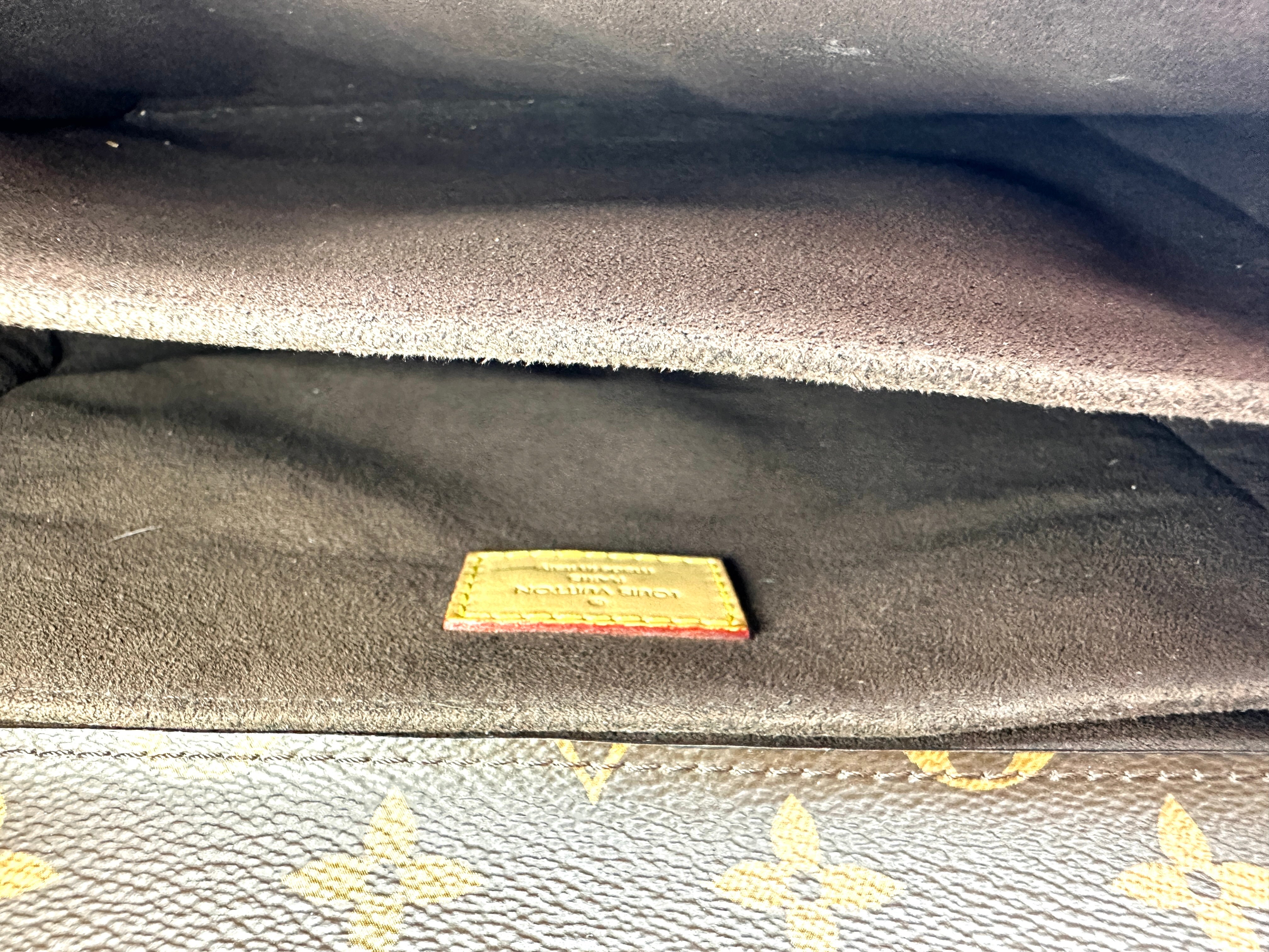 Louis Vuitton Monogram Canvas Pochette Metis LV2910
