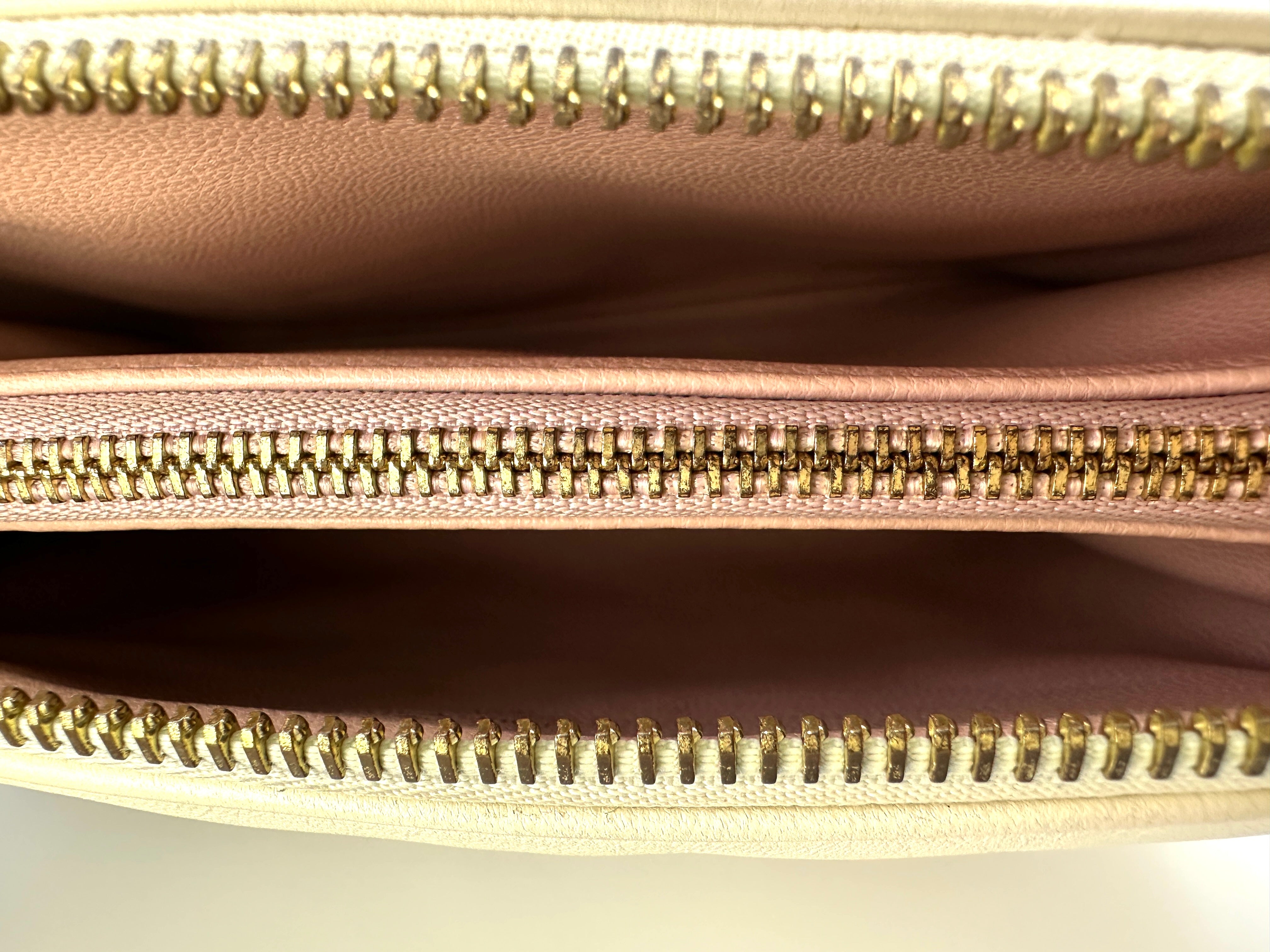 Louis Vuitton Coussin BB Milky Way White Monogram Embossed Puffy Leather Shoulder Bag LV2929