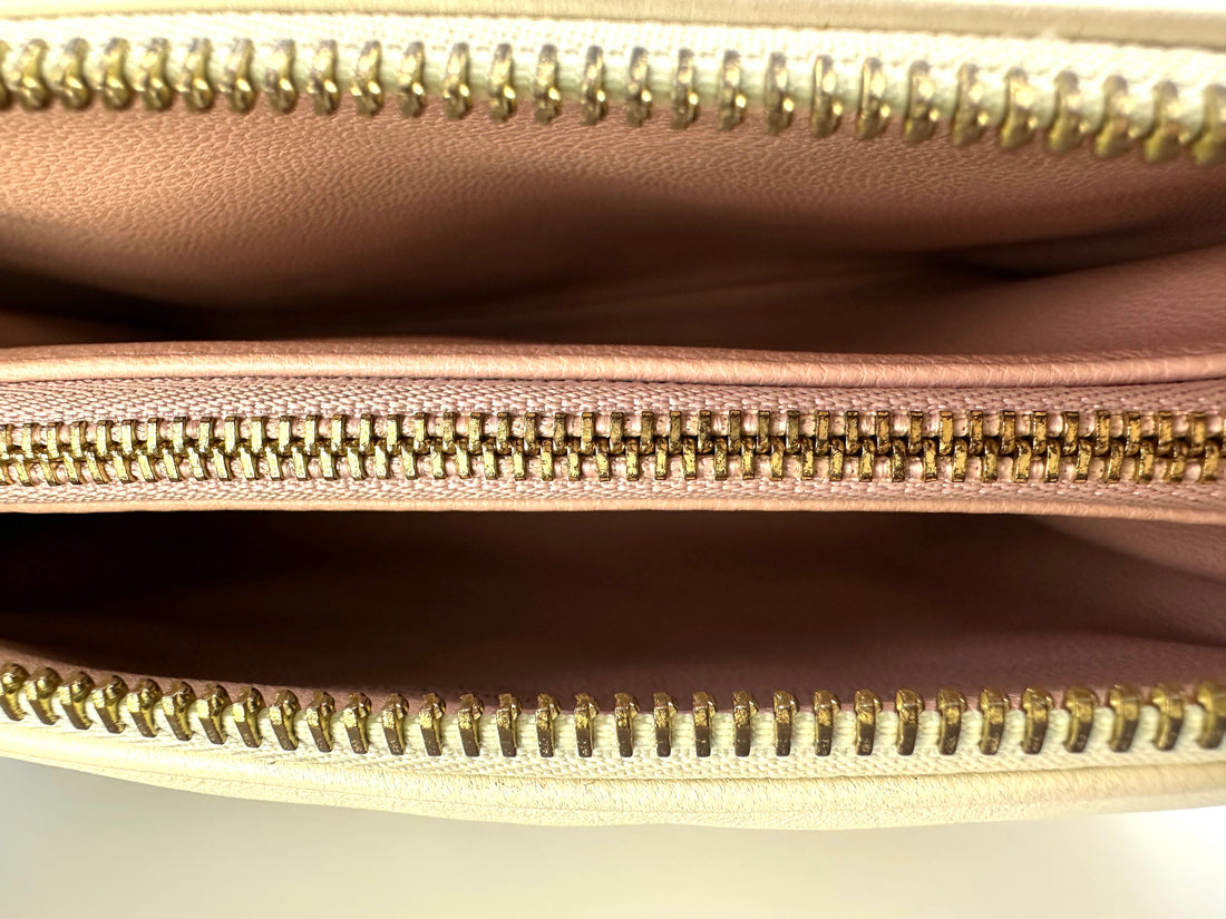 Louis Vuitton Coussin BB Milky Way White Monogram Embossed Puffy Leather Shoulder Bag LV2929