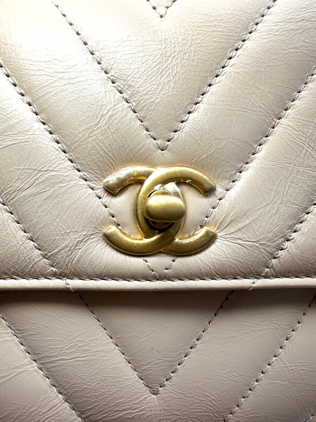Chanel CoCo Handle Beige Chevron Quilted Leather Shoulder Bag(25***63) CC2085
