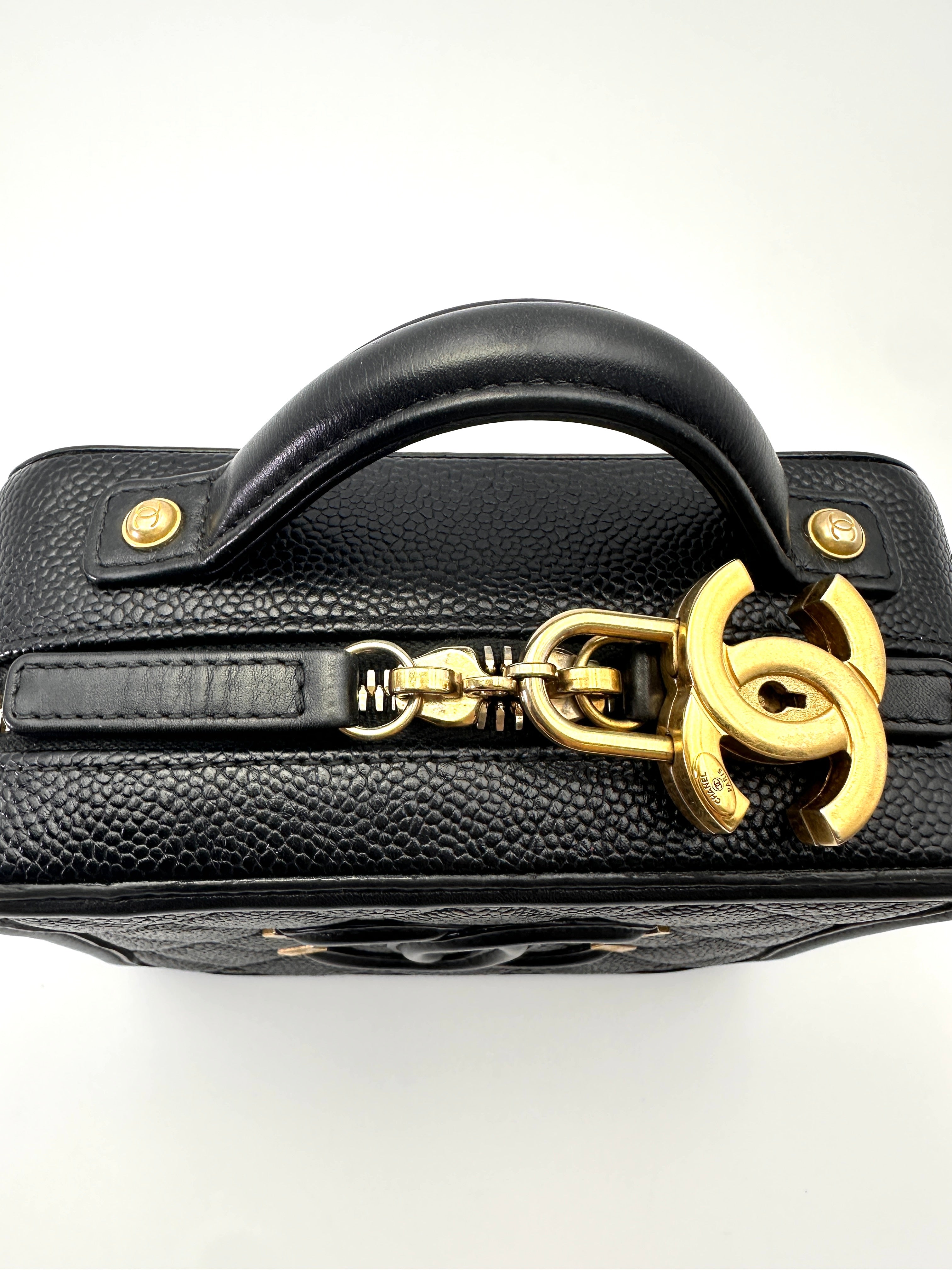 Chanel CC Filigree Black Quilted Leather Top Handle Vanity Case(26***53) CC2087