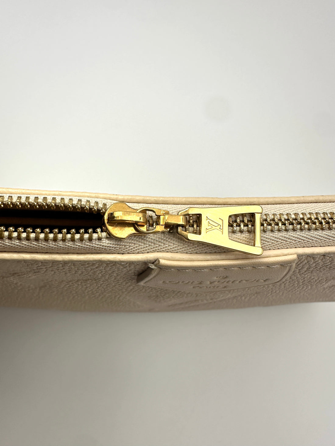 Louis Vuitton White Monogram Empreinte Leather Multi Pochette Accessoires LV2934