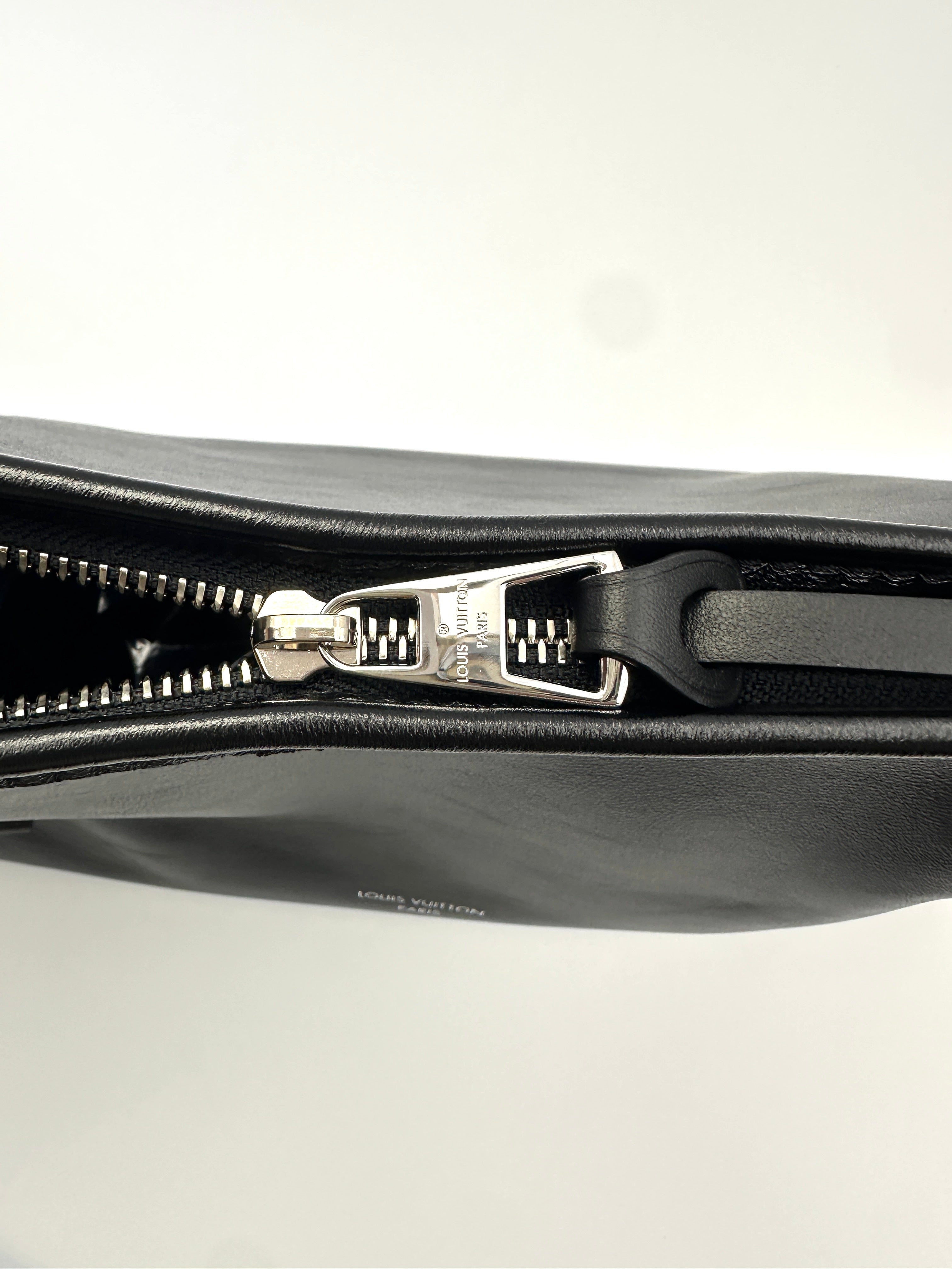 Louis Vuitton Carryall Black Lambskin Shoulder Bag LV2936
