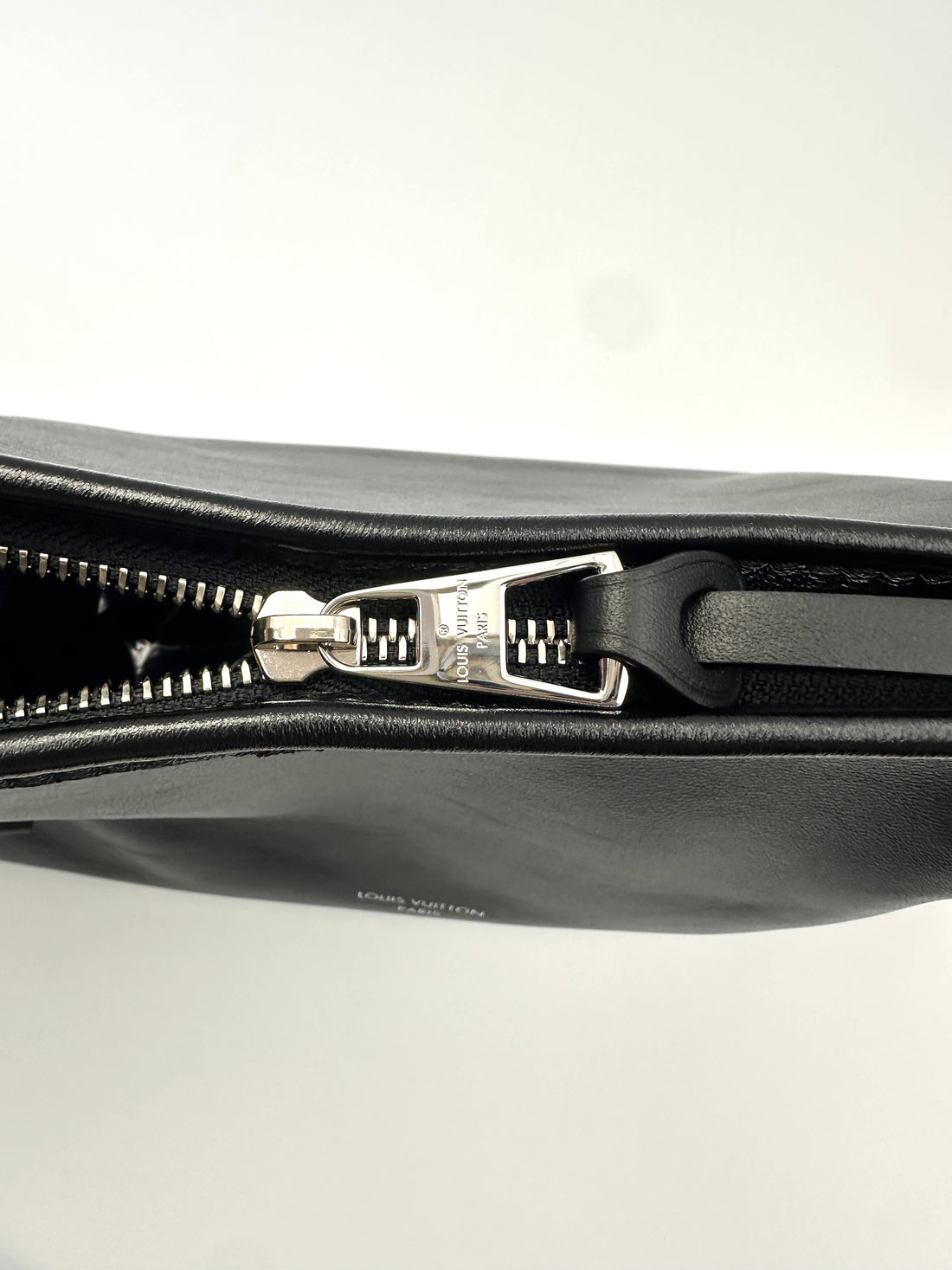Louis Vuitton Carryall Black Lambskin Shoulder Bag LV2936