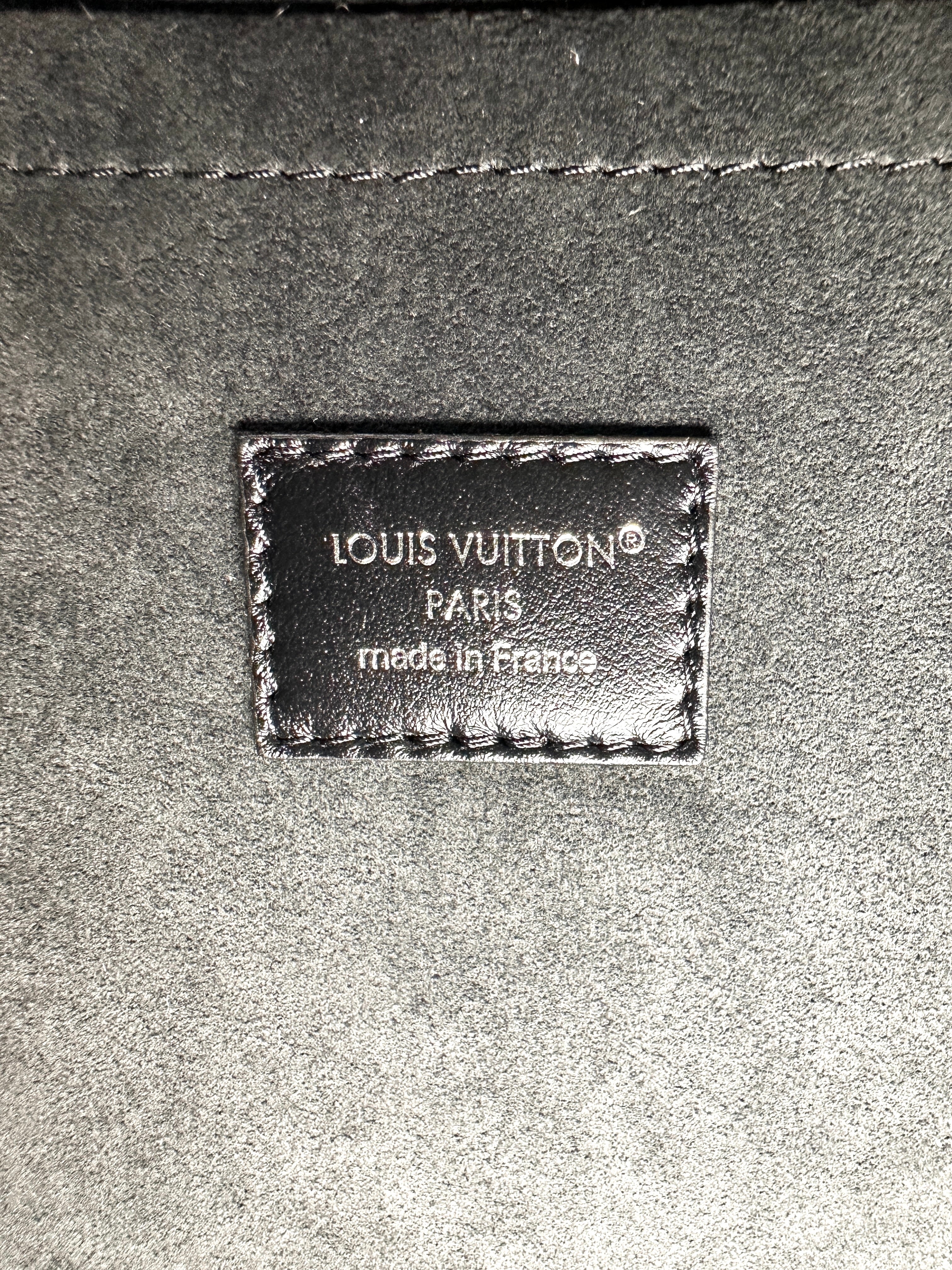 Louis Vuitton Carryall Black Lambskin Shoulder Bag LV2936