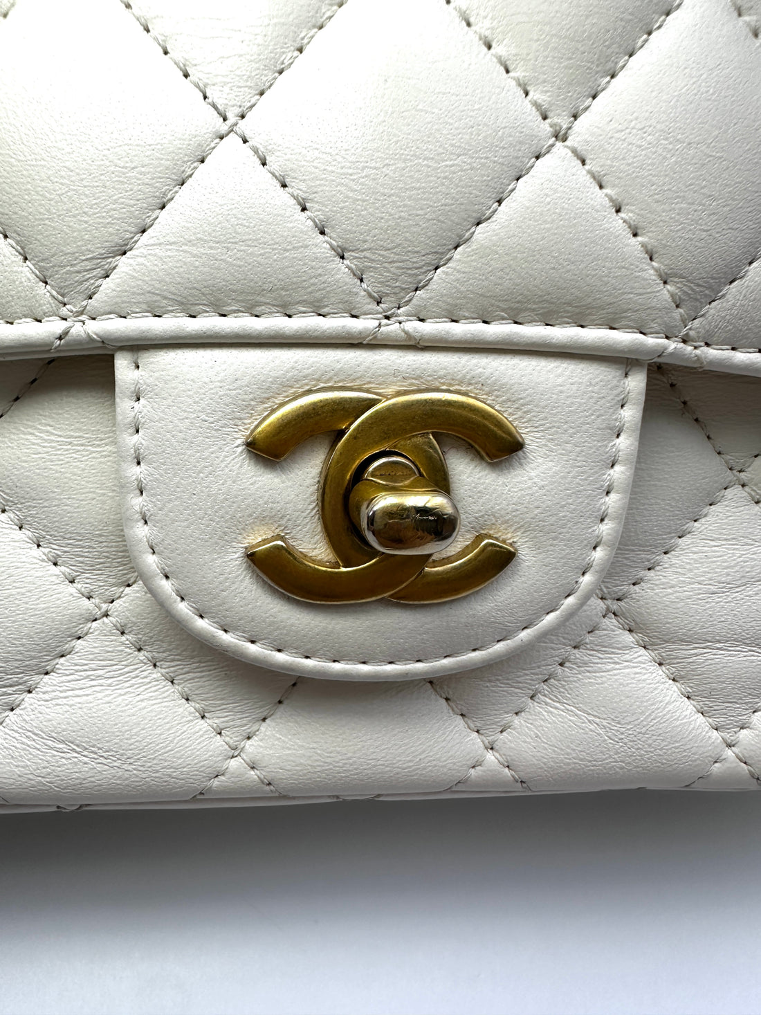 Chanel White Quilted Leather Flap Bag With Gold Hardware(L2***GE) CC2104