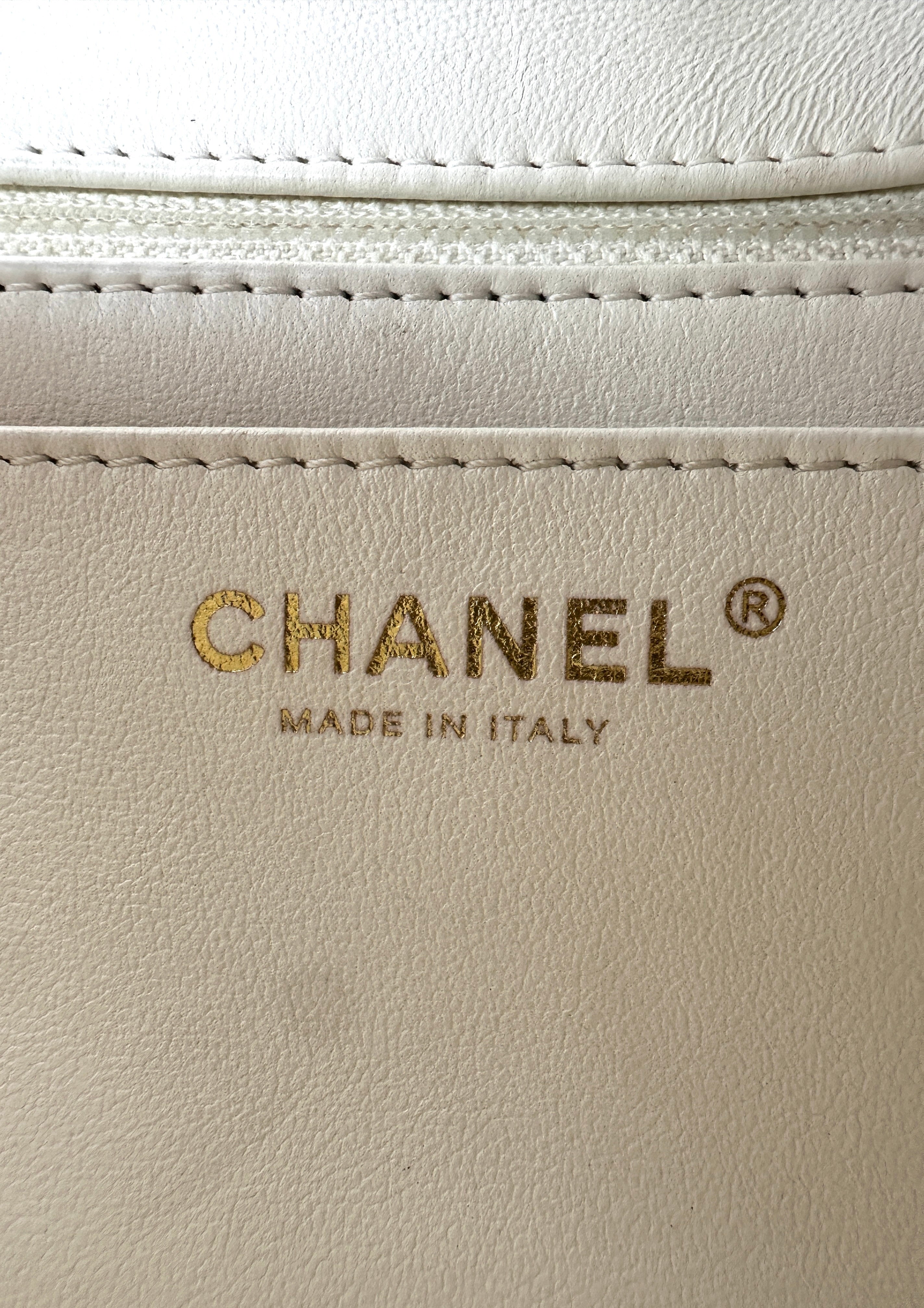 Chanel White Quilted Leather Flap Bag With Gold Hardware(L2***GE) CC2104