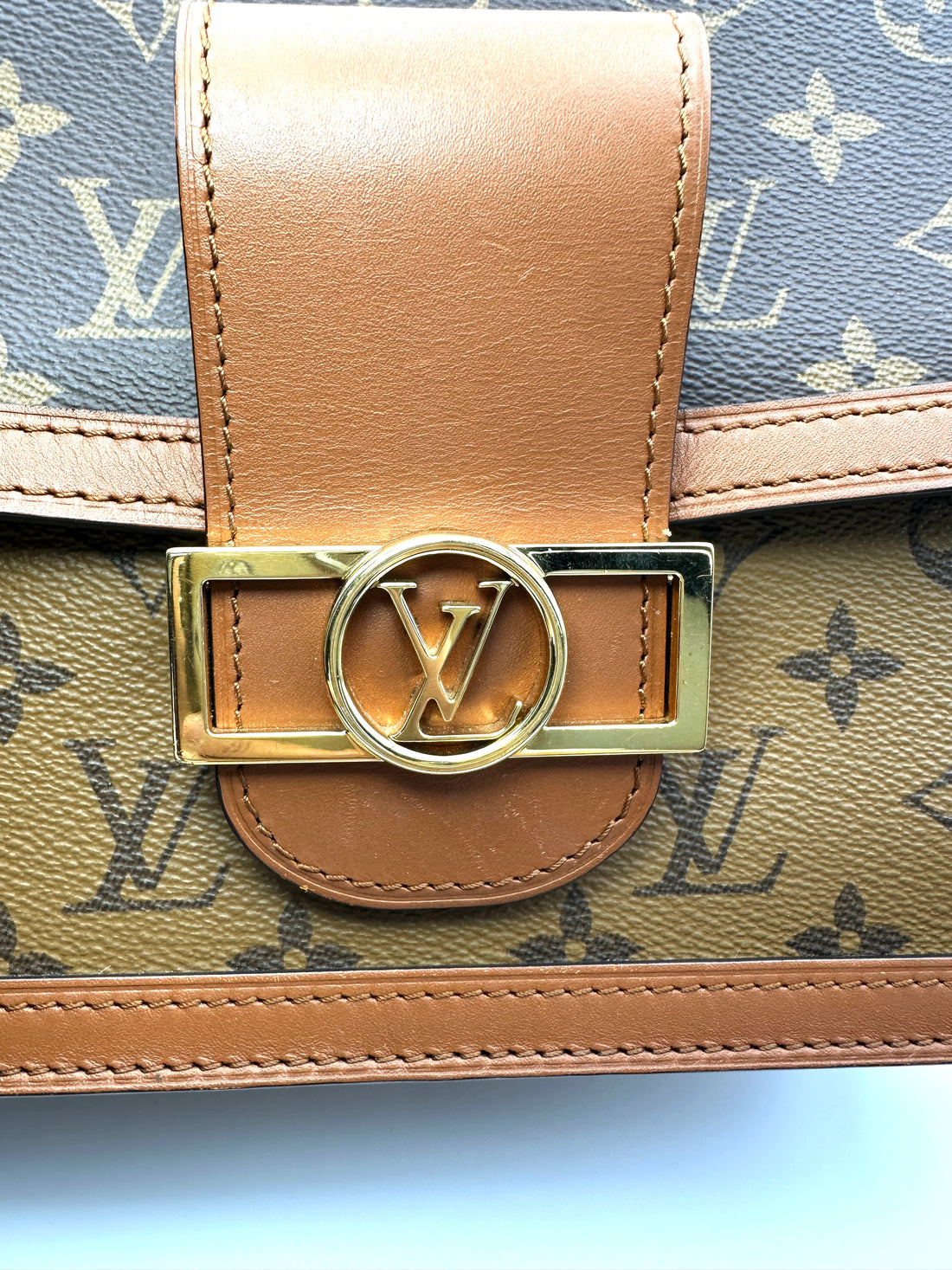 Louis Vuitton Dauphine MM Monogram Canvas Shoulder Bag LV2944