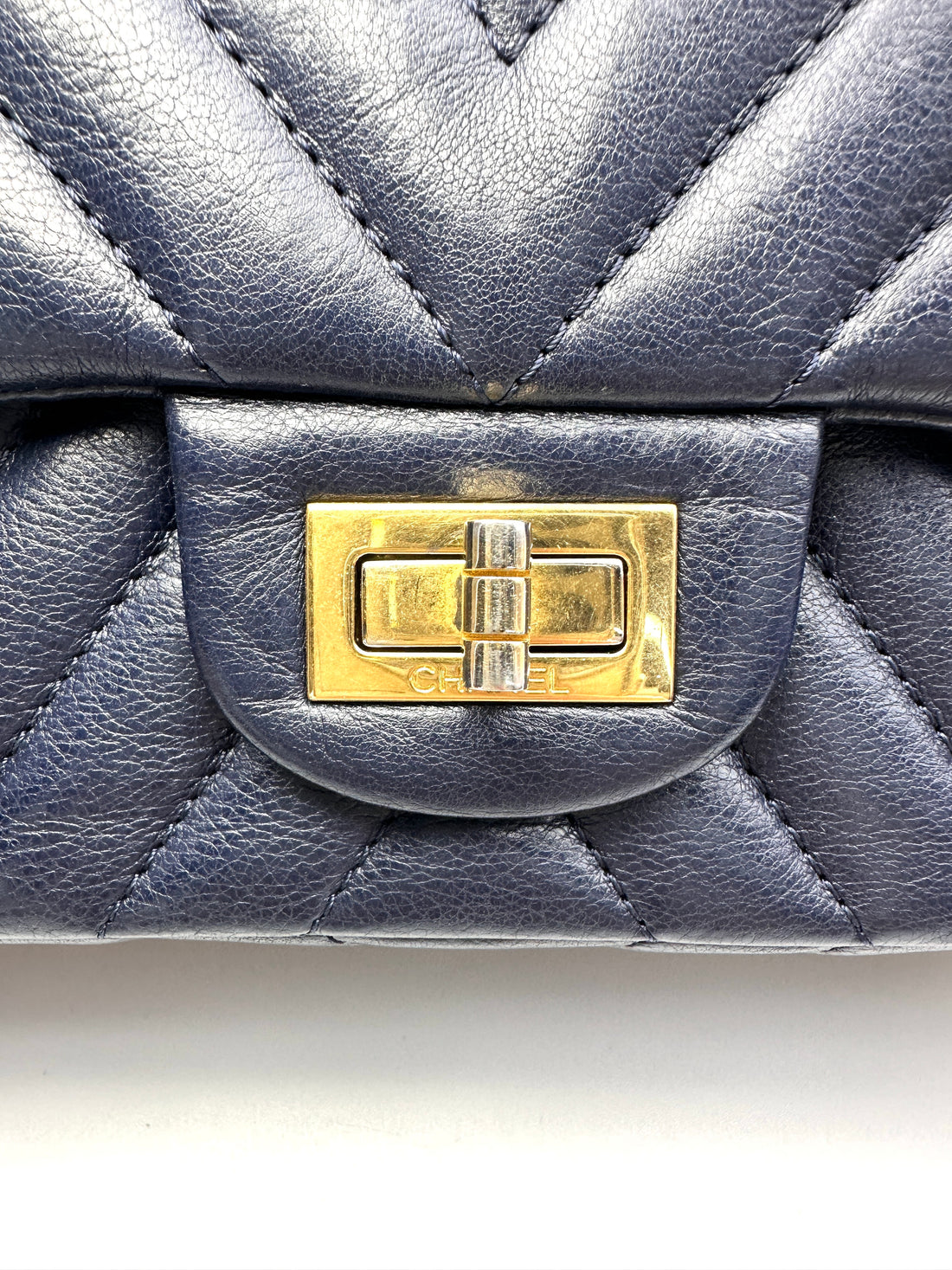 Chanel 2.55 Reissue Navy Chevron Quilted Calfskin Small Size Flap Bag(23***99) IRIS237