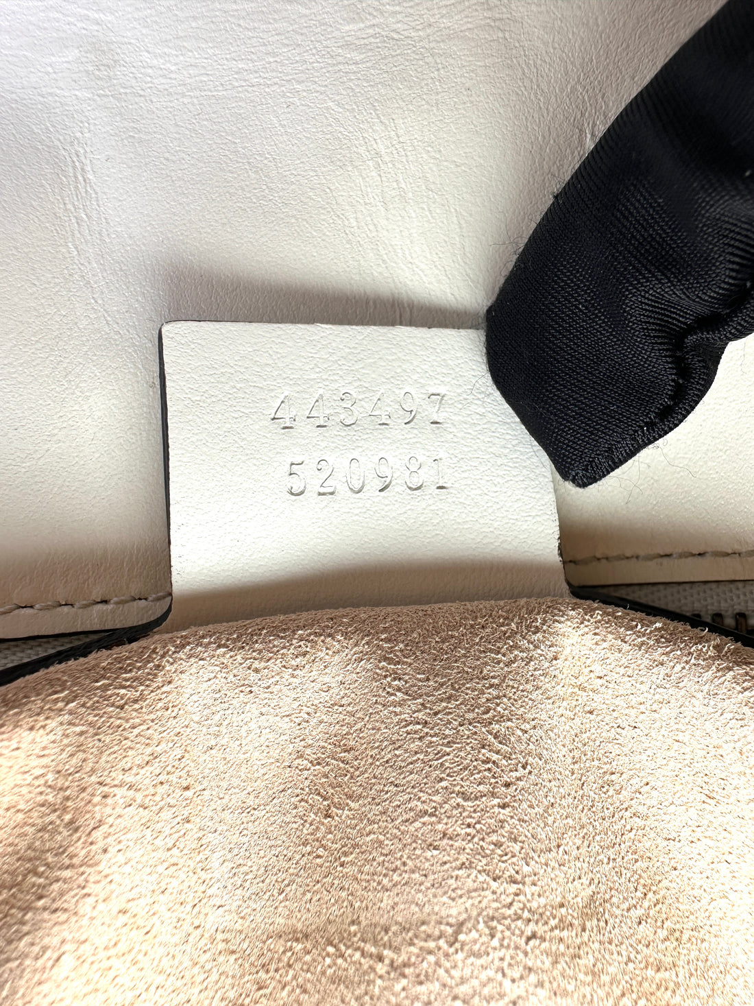 Gucci GG Marmont White Matelasse Leather Medium Size Shoulder Bag GG1244