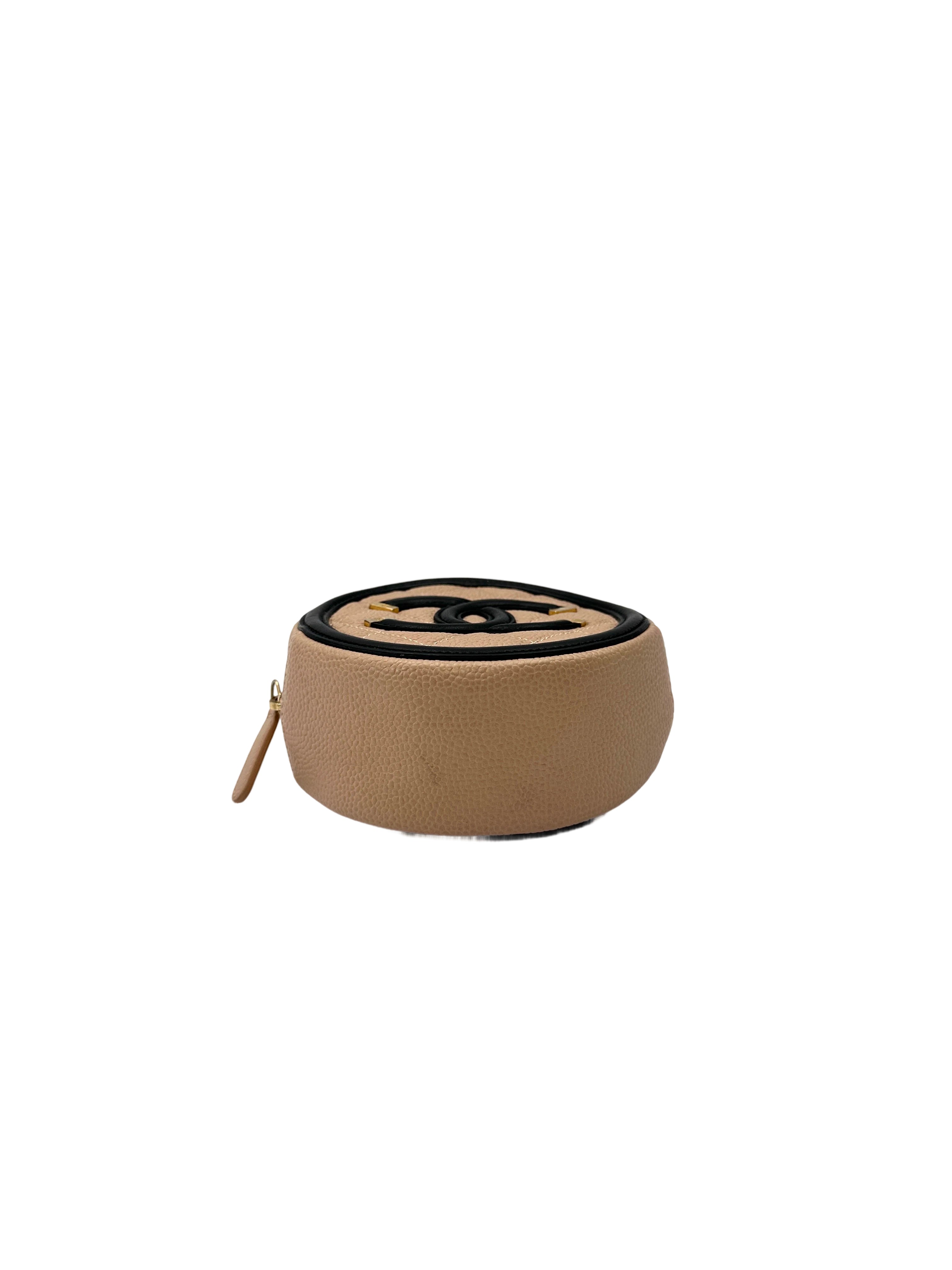 Chanel CC Filigree Beige/Black Quilted Leather Round Clutch(26***82) CC2116