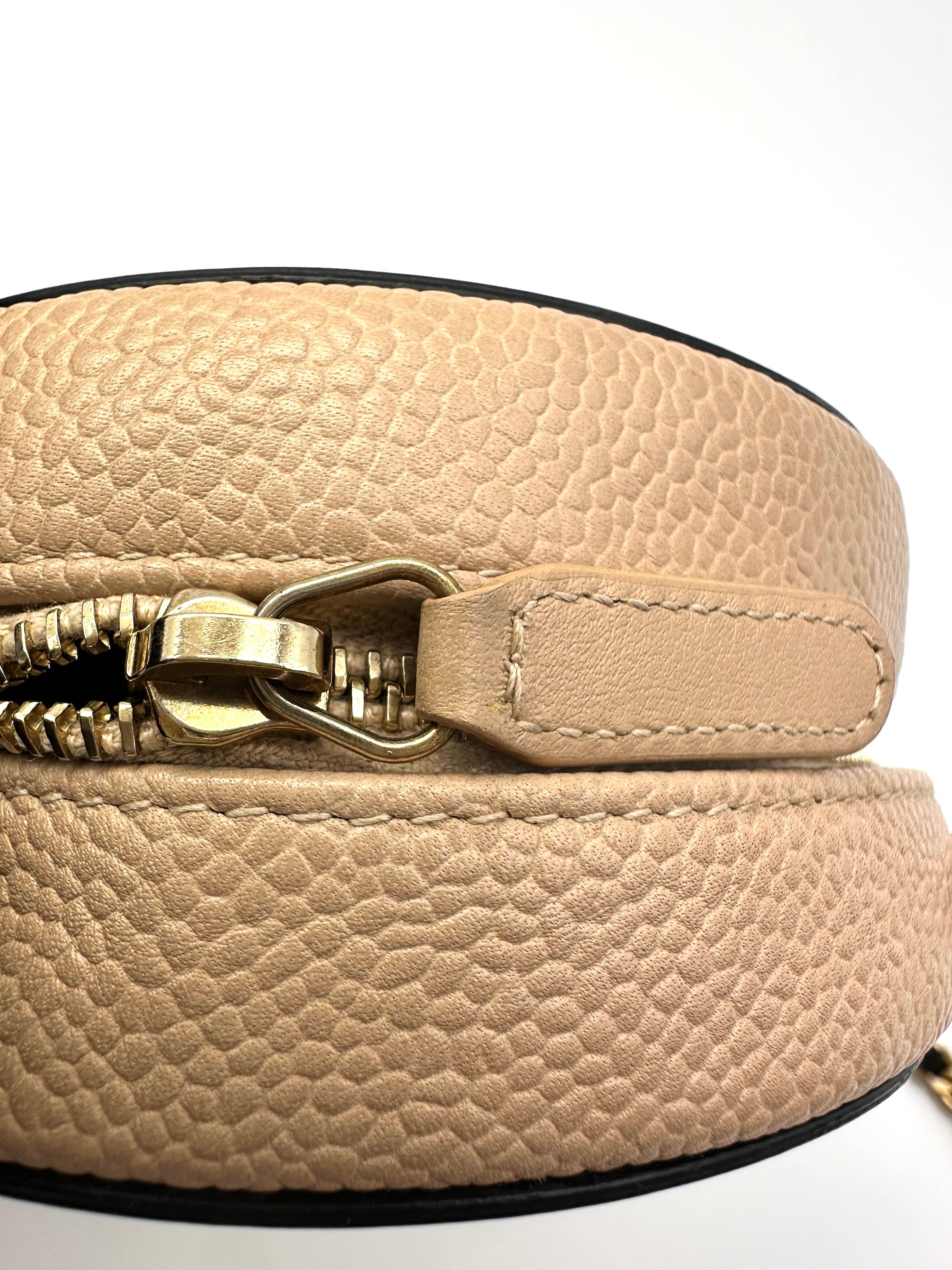 Chanel CC Filigree Beige/Black Quilted Leather Round Clutch(26***82) CC2116