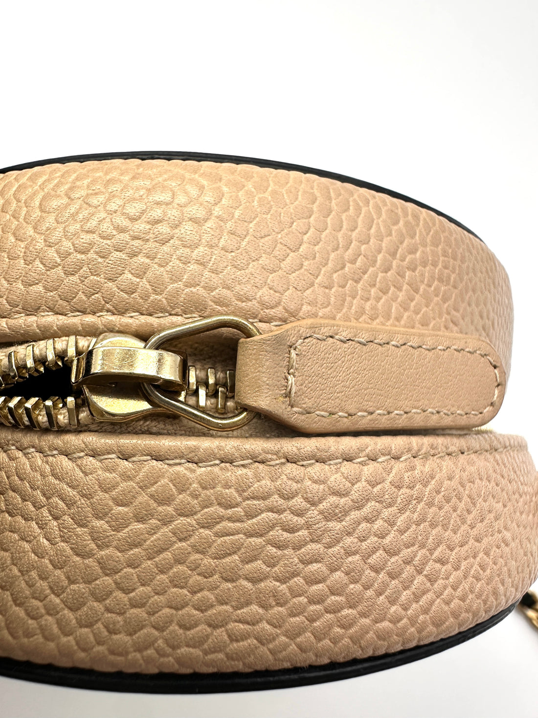 Chanel CC Filigree Beige/Black Quilted Leather Round Clutch(26***82) CC2116