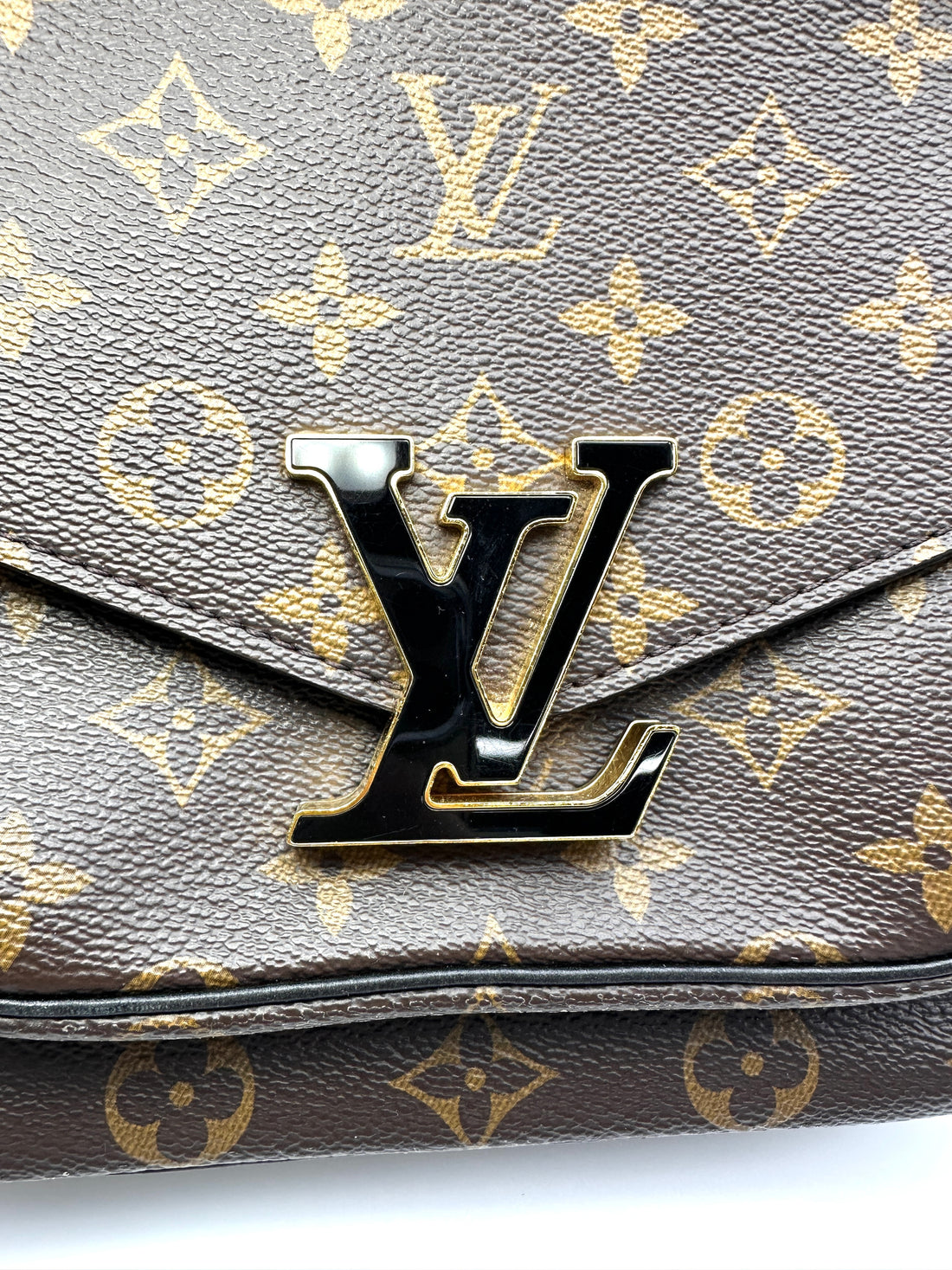 Louis Vuitton Passy Monogram Canvas Chain Shoulder Bag LV2962