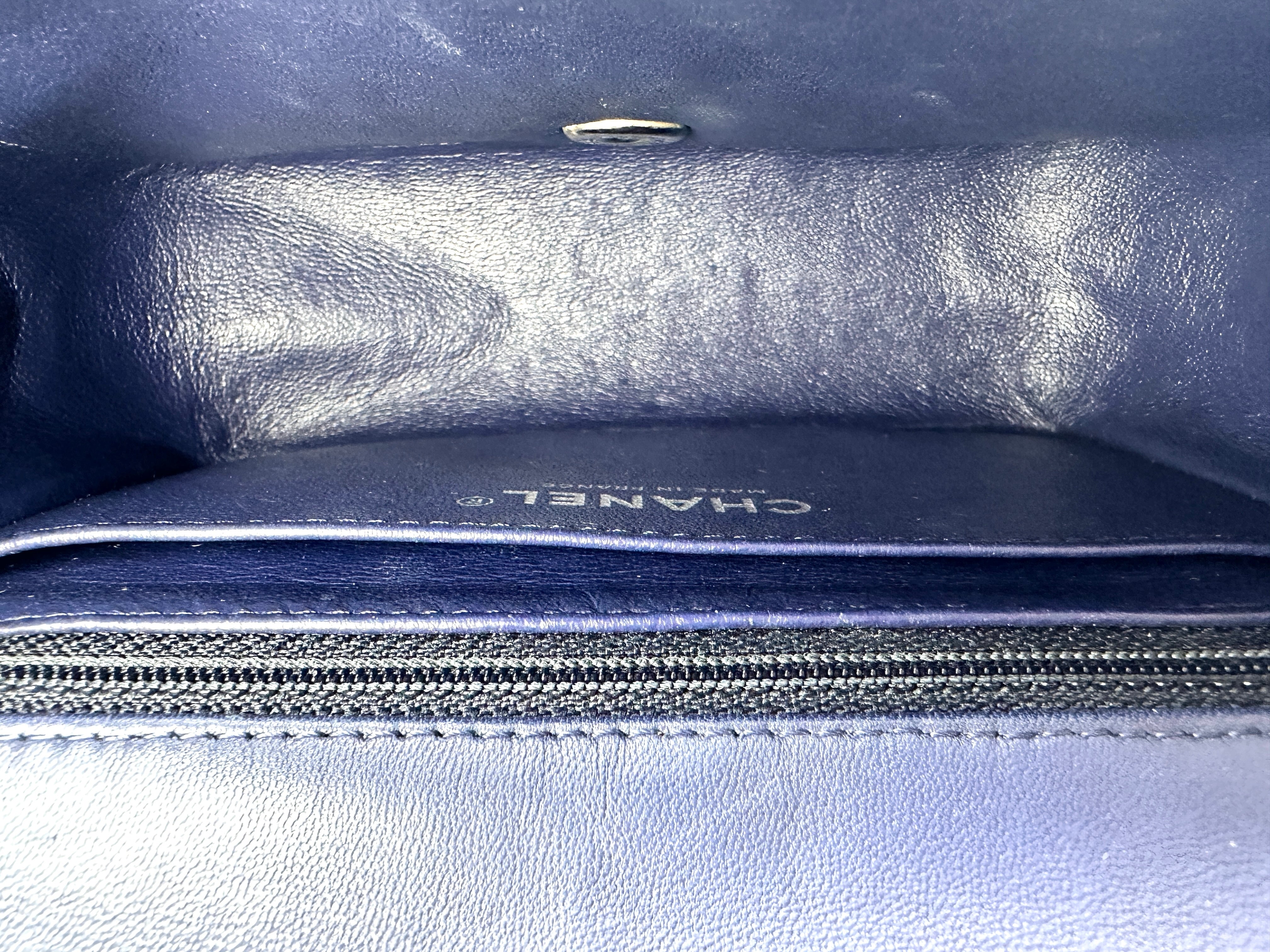 Chanel Classic Flap Navy Quilted Lambskin Mini Shoulder Bag(22***95) CC2121
