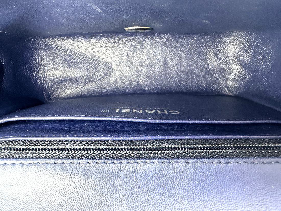 Chanel Classic Flap Navy Quilted Lambskin Mini Shoulder Bag(22***95) CC2121