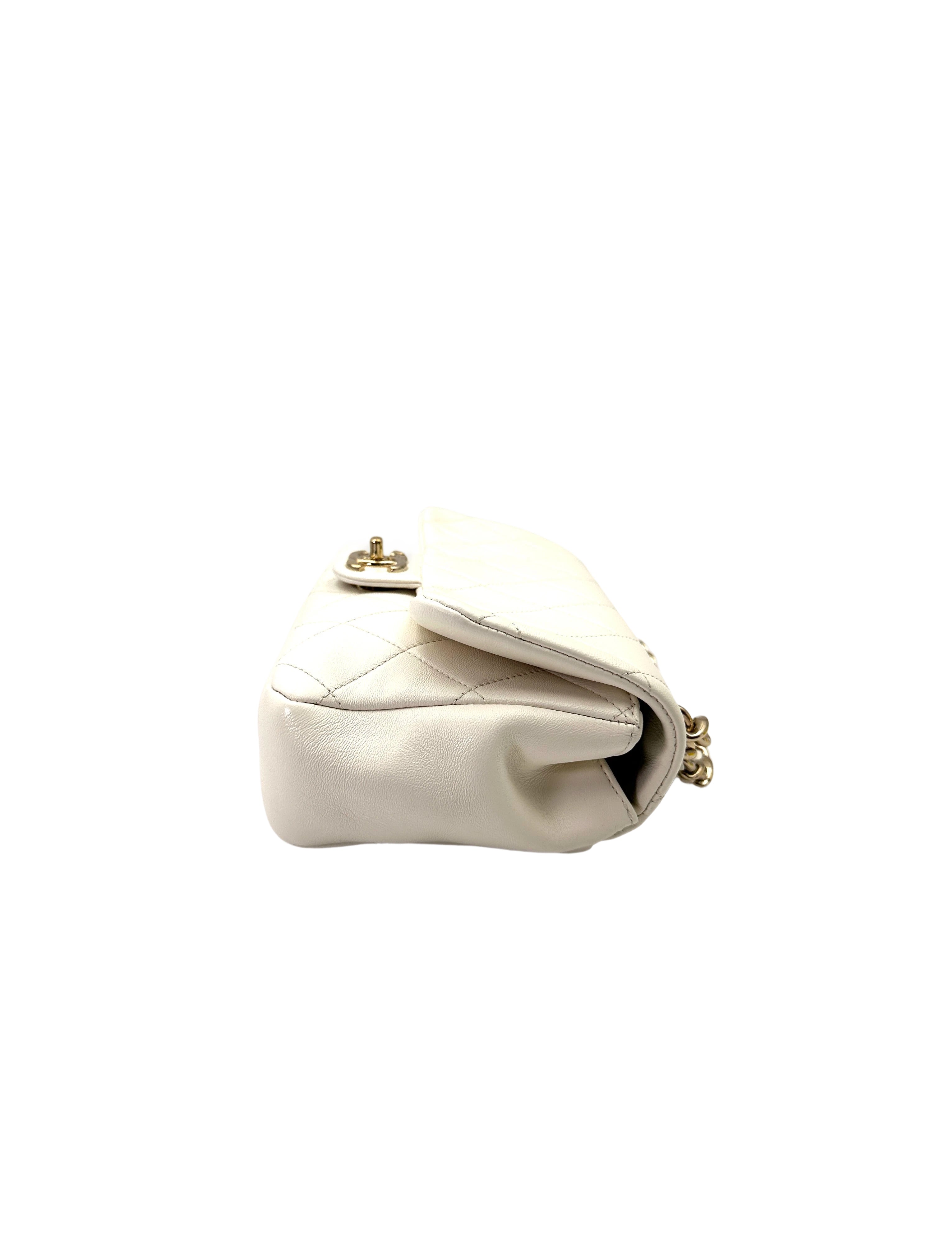Chanel White Quilted Leather Flap Bag With Acetate & Metal Chunky Chain(28***43) CC2126