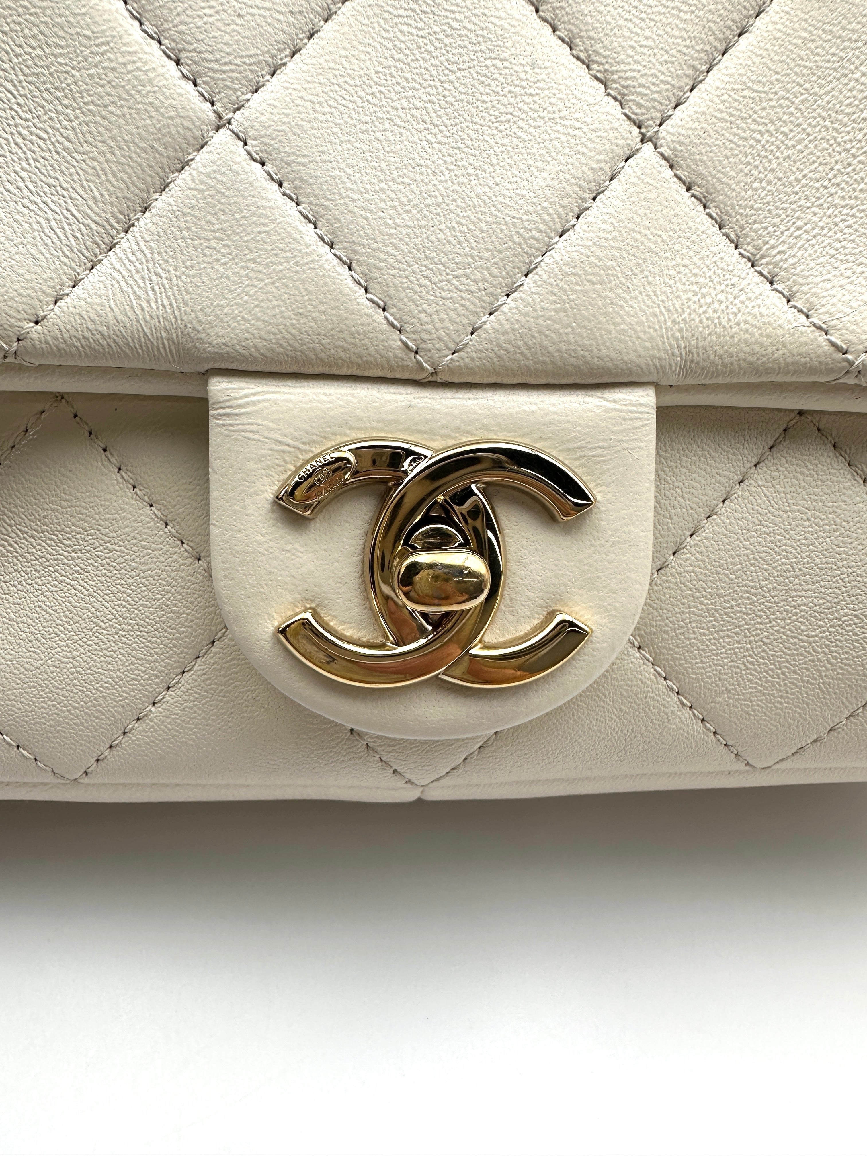 Chanel White Quilted Leather Flap Bag With Acetate & Metal Chunky Chain(28***43) CC2126