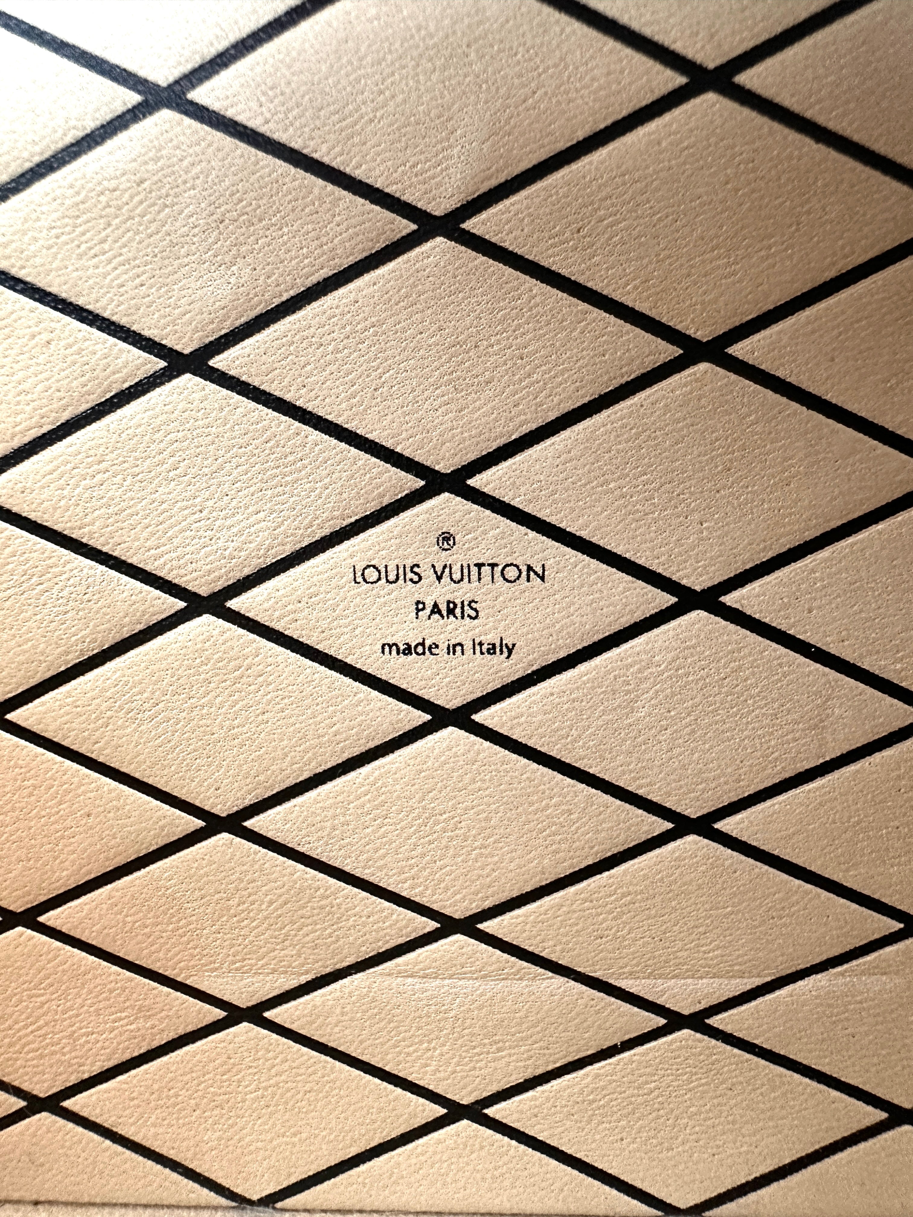 Louis Vuitton Petite Malle White/Black Epi Leather Shoulder Bag LV2979